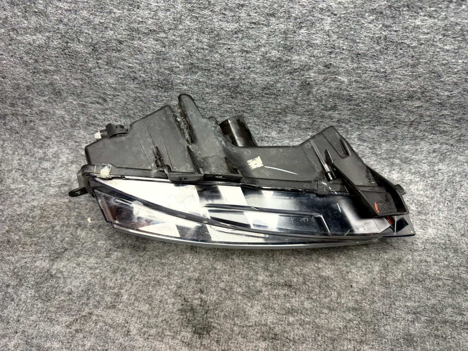 ♦️2017 - 2023 TESLA MODEL 3 LEFT SIDE FOG LIGHT LED OEM, 1077391-00-D