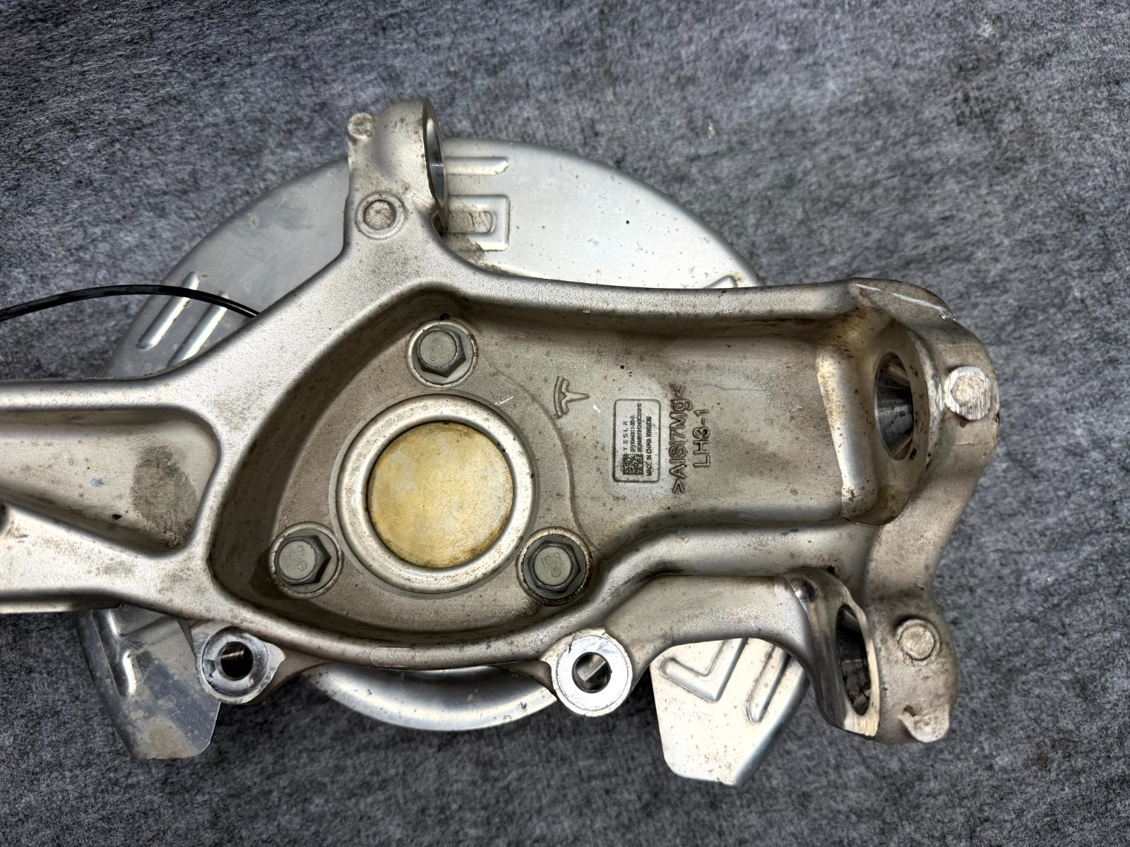 ♦️17-23 TESLA MODEL 3 FRONT LEFT SIDE SPINDLE KNUCKLE WHEEL HUB OEM, 104431100E