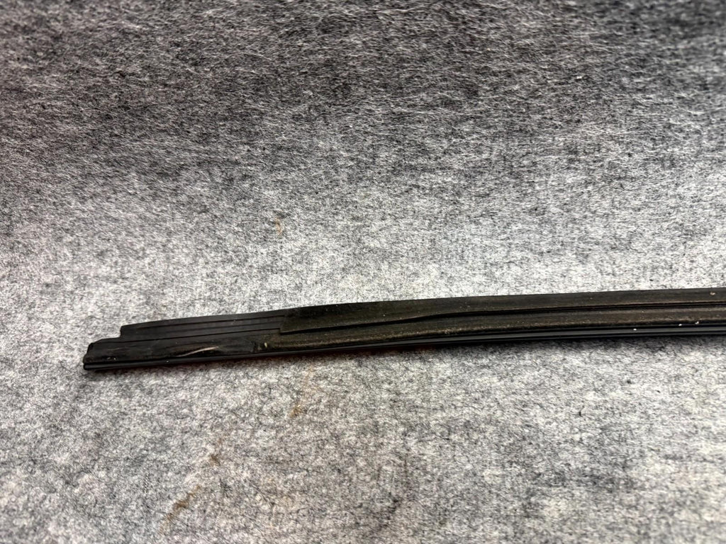 ♦️2017-2023 TESLA MODEL 3 REAR RIGHT WINDOW WEATHERSTRIP TRIM OEM, 1080746-00-D