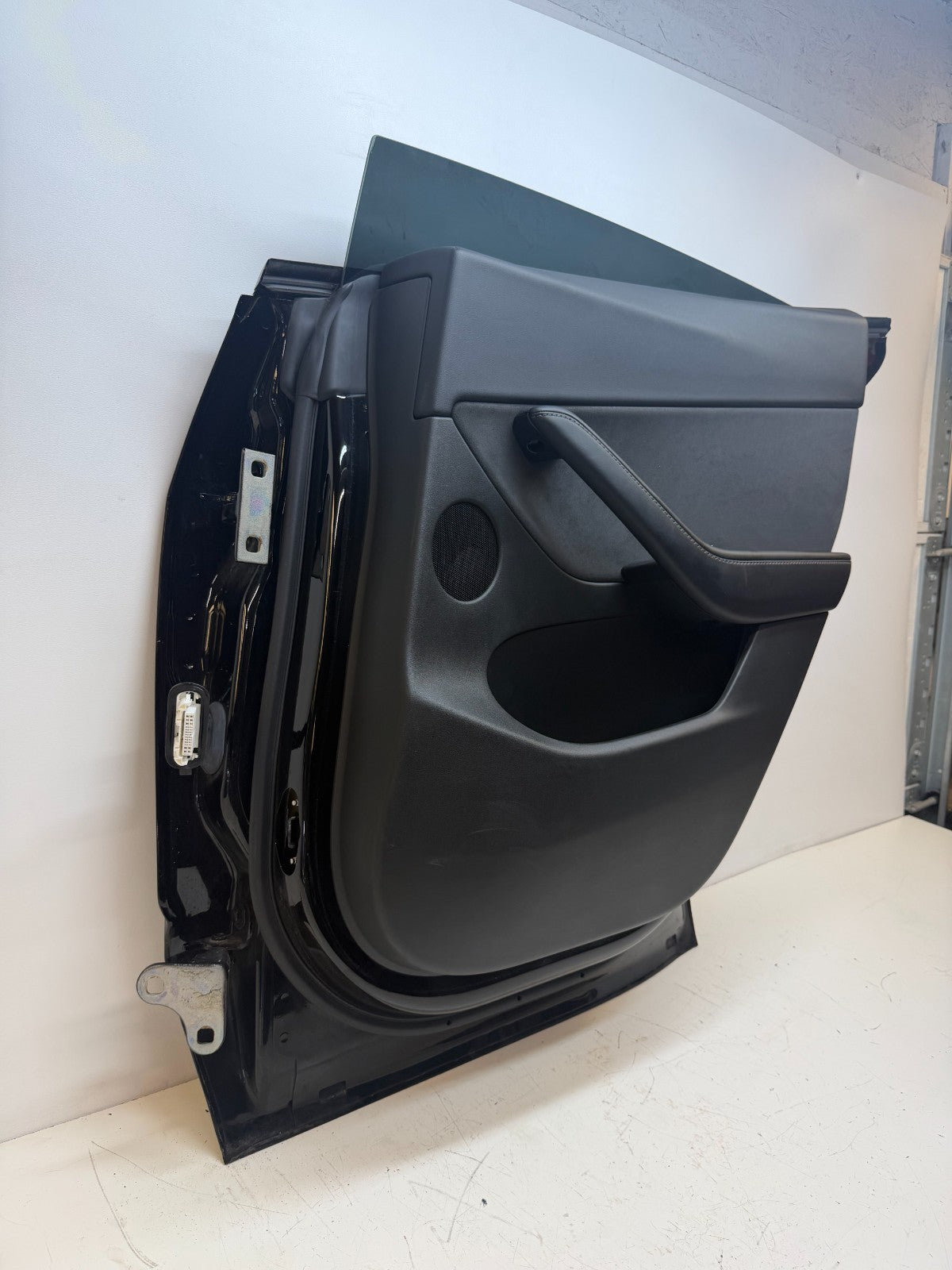 2016-2020 Tesla Model Y Rear Right Passenger Complete Door Assembly W/ Glass