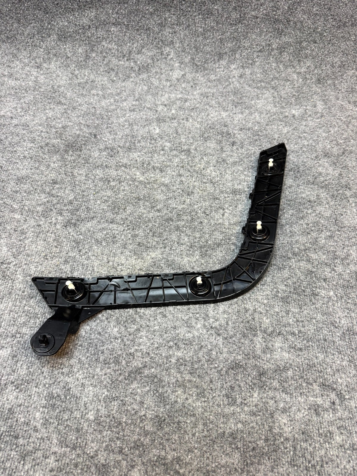 2020-2024 TESLA MODEL Y REAR RIGHT SIDE BUMPER RETAINER BRACKET OEM 1494037-00-A