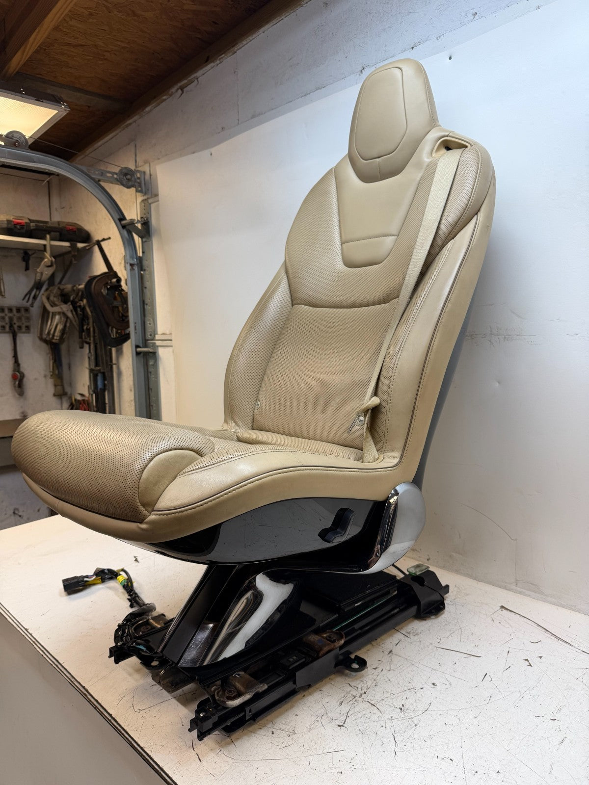 2016-20 Tesla Model X Rear Left 2nd Row Leather Complete Seat OEM 1059717-00-B