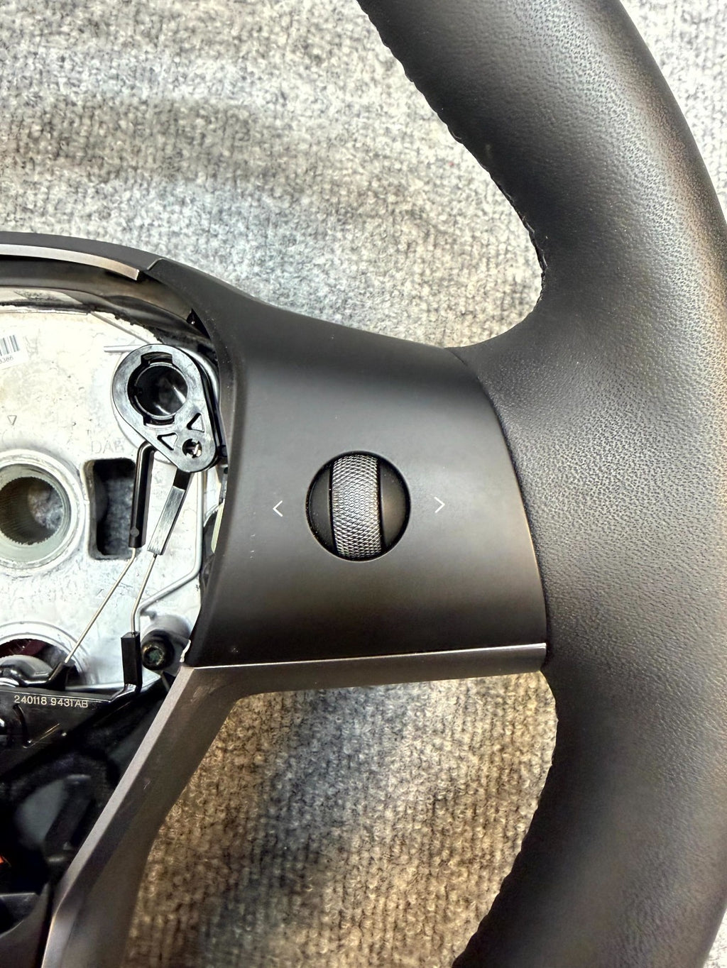 2020 - 2024 TESLA MODEL Y HEATED LEATHER STEERING WHEEL BLACK OEM, 1490214-00-B