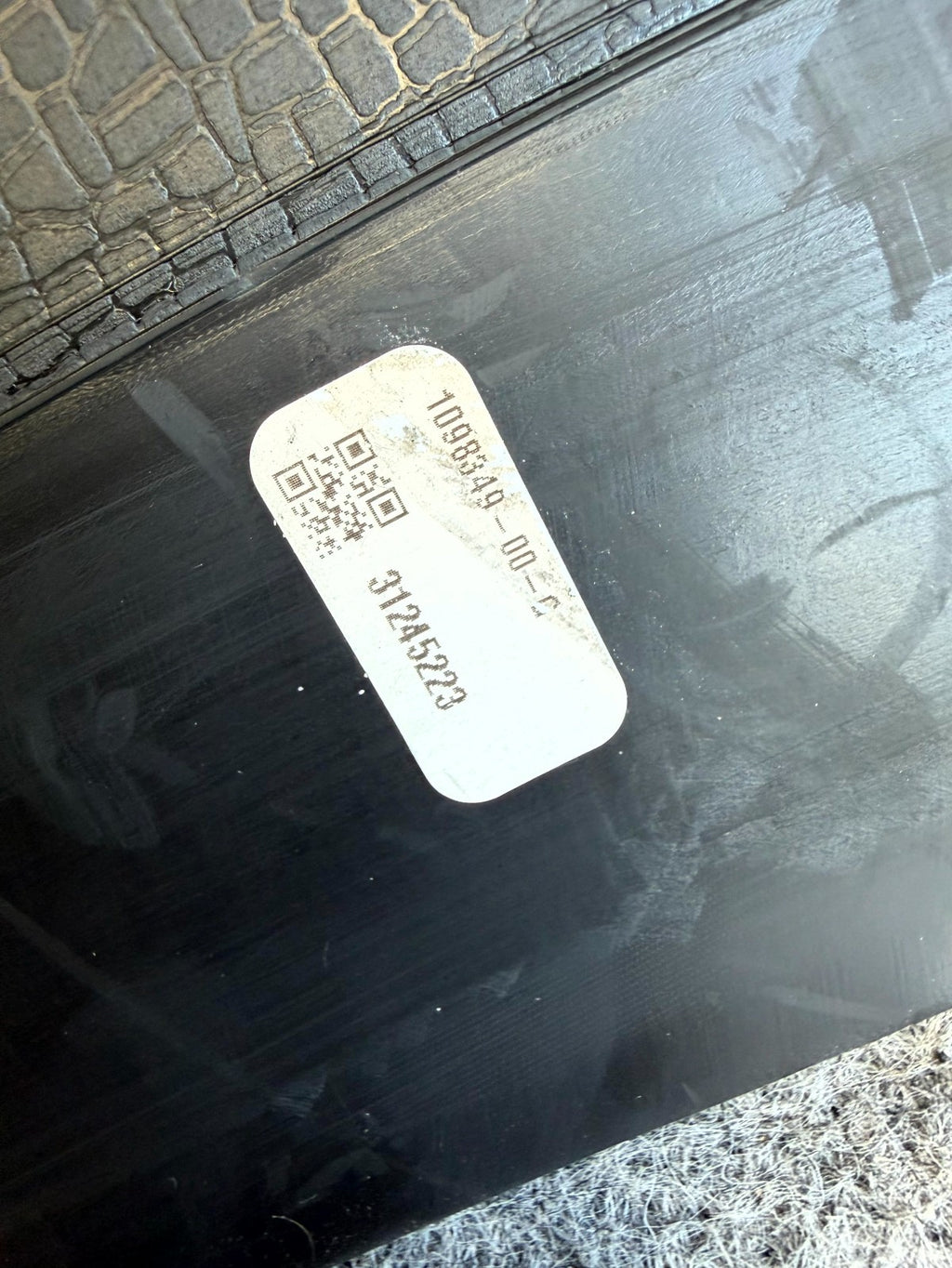 ♦️17–23 TESLA MODEL 3 FRONT RIGHT SEAT SWITCH OUTER TRIM COVER OEM, 1098349-00-G
