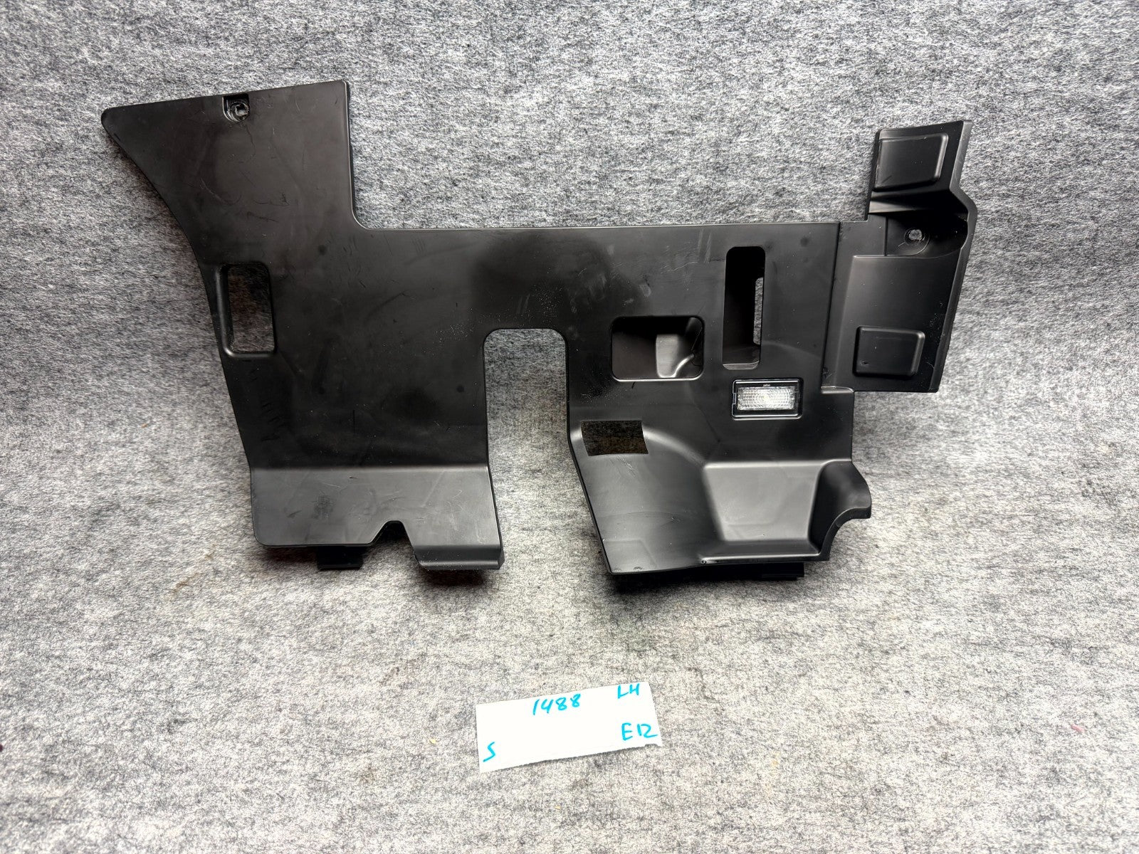 ♦️12-20 TESLA MODEL S FRONT LEFT FOOT WELL AIR DUCT TRIM COVER OEM, 6007446-00-H