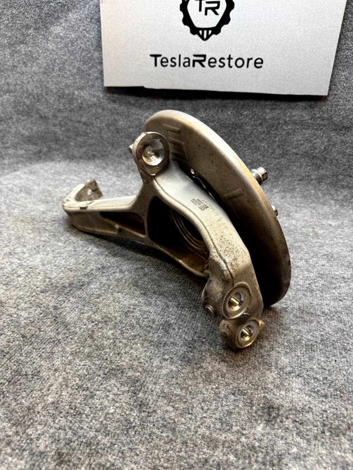 2017 - 2023 TESLA MODEL 3 FRONT LEFT SIDE SPINDLE KNUCKLE HUB OEM, 1044311-00-E