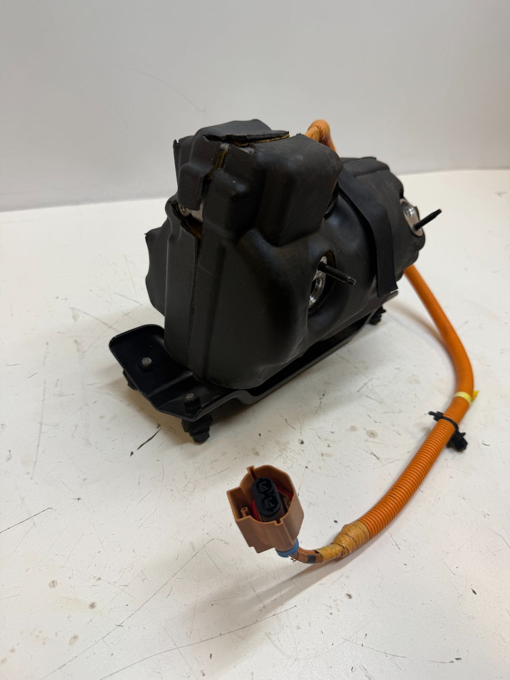 2017-2019 TESLA MODEL S ELECTRIC AC COMPRESSOR PUMP W/ COVER & HARNESS