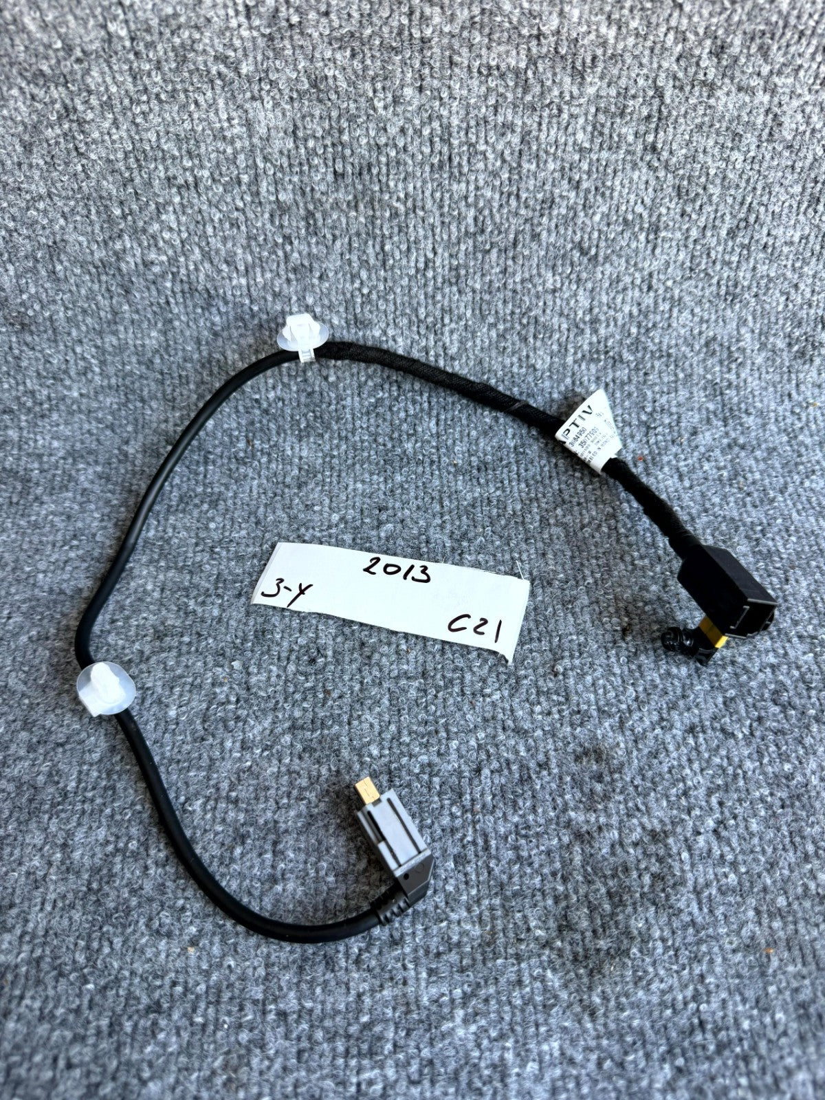 2017–2023 TESLA MODEL 3 CENTER CONSOLE USB CABLE WIRING HARNESS OEM, 3664950