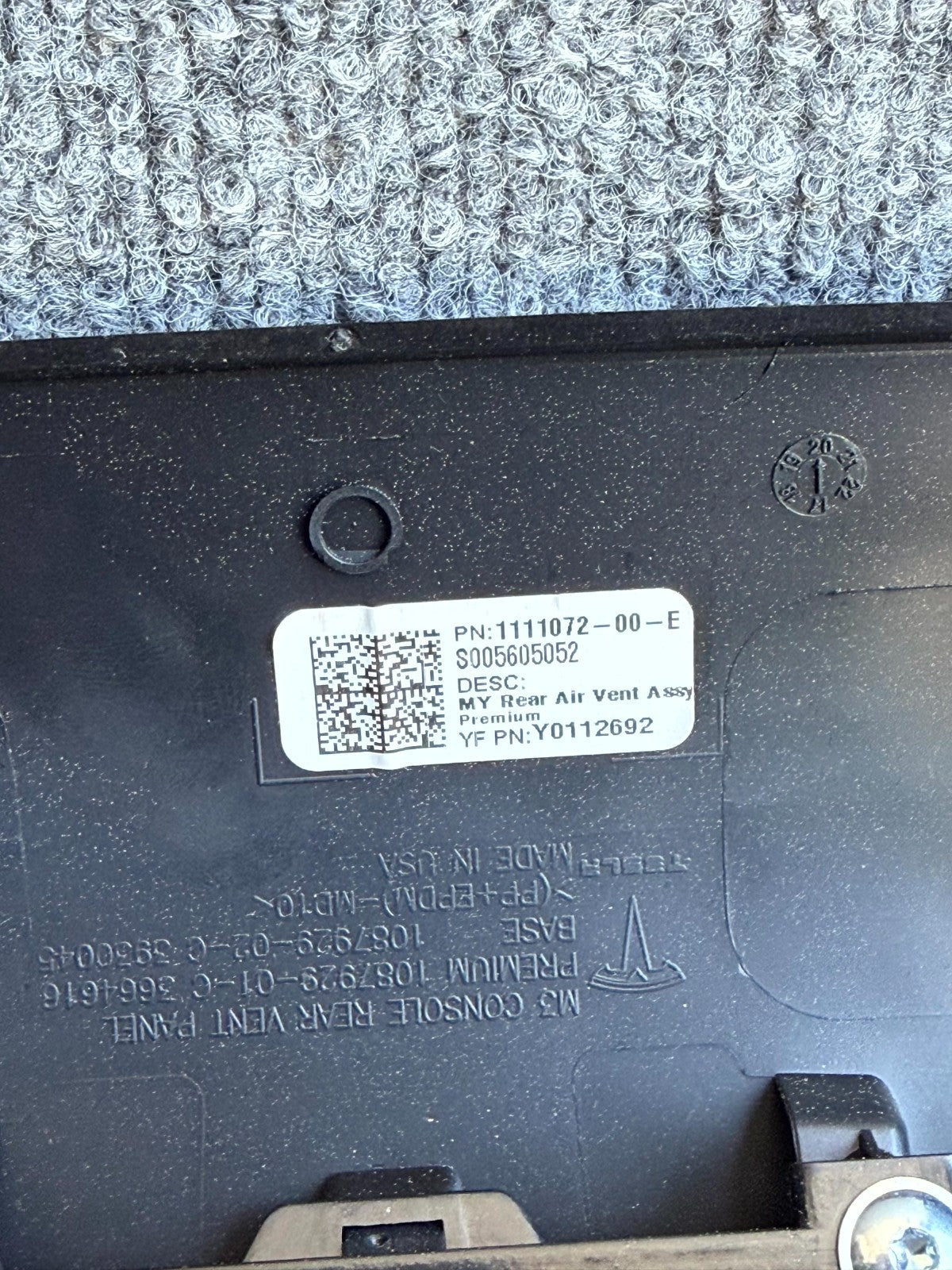 17-23 TESLA MODEL 3 REAR CONTROL PANEL AIR VENT CHARGER OUTLET OEM, 1111072-00-E