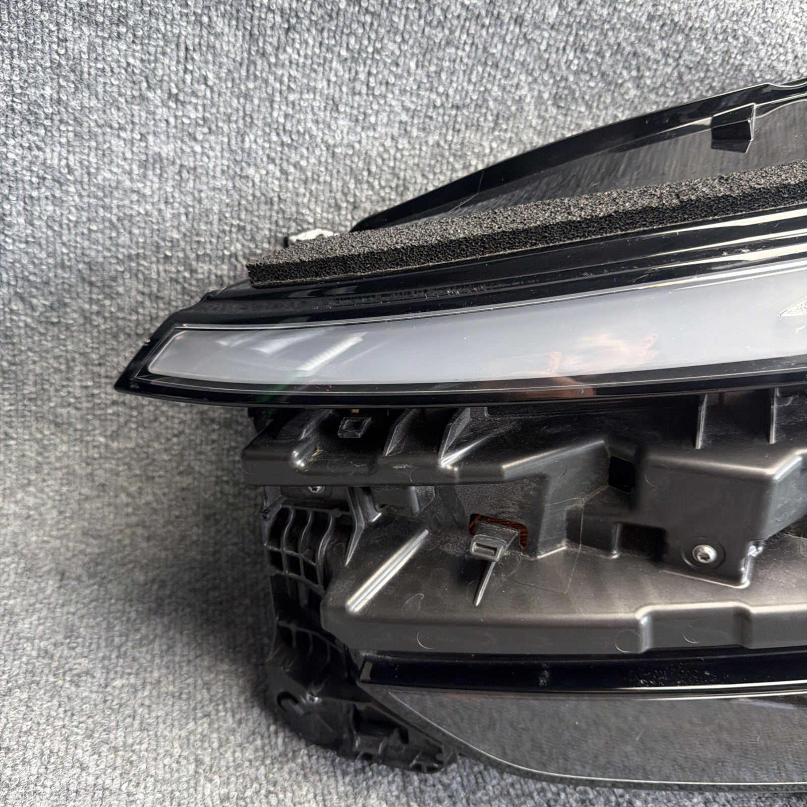 OEM | 2025 Tesla Model Y Juniper LED Headlight (Left/Driver) #1918347-00-F