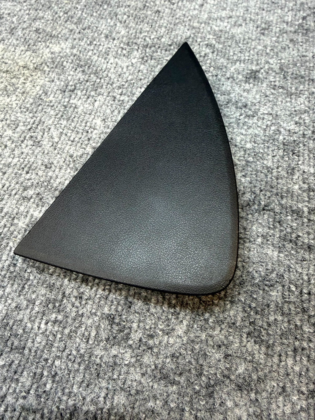 2020 - 2024 TESLA MODEL Y RIGHT SIDE DASHBOARD CAP COVER TRIM OEM, 1083362-00-D
