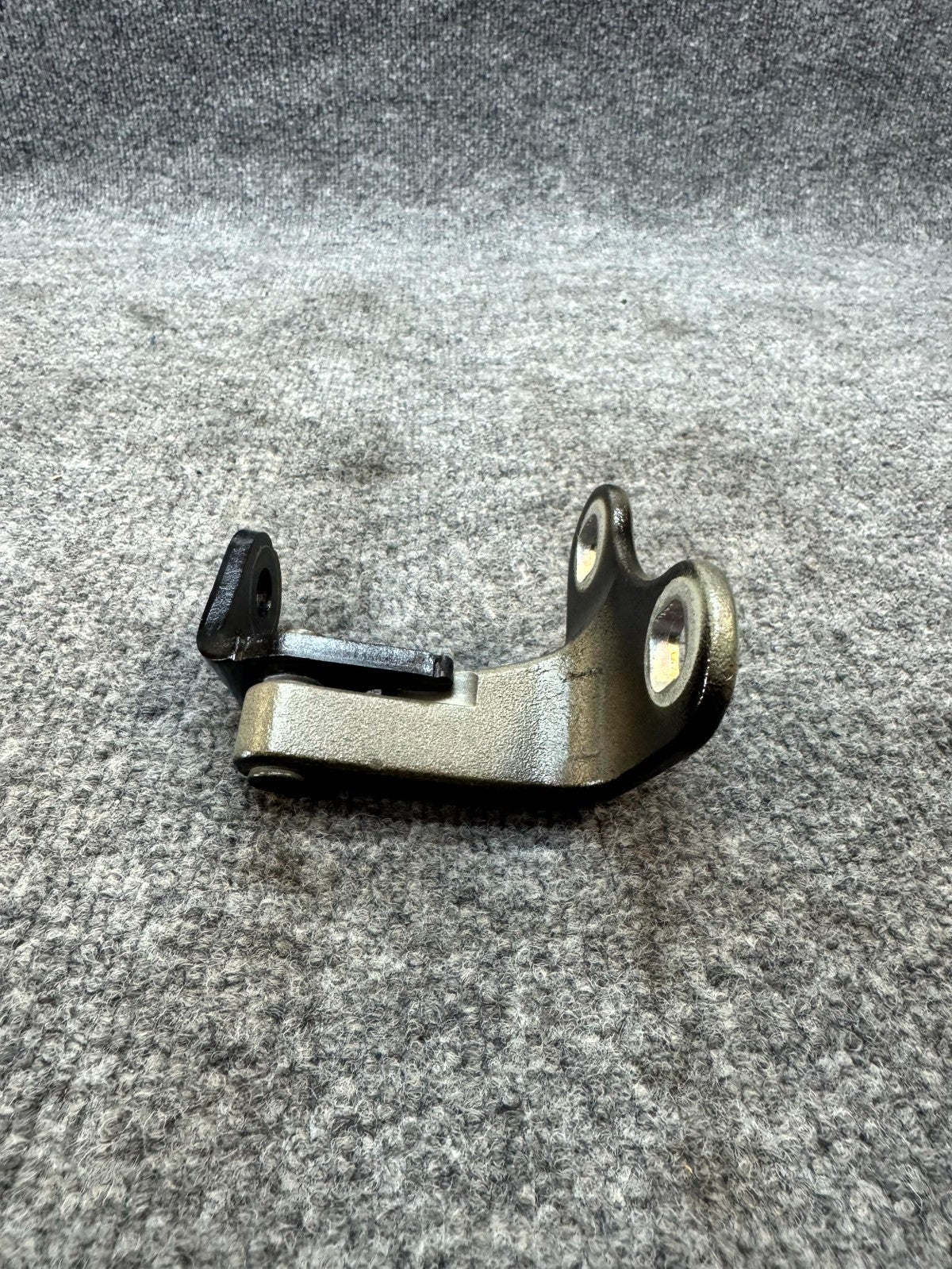 2020-2024 TESLA MODEL Y FRONT RIGHT PASSENGER SIDE DOOR HINGE OEM, 1626075-00-C