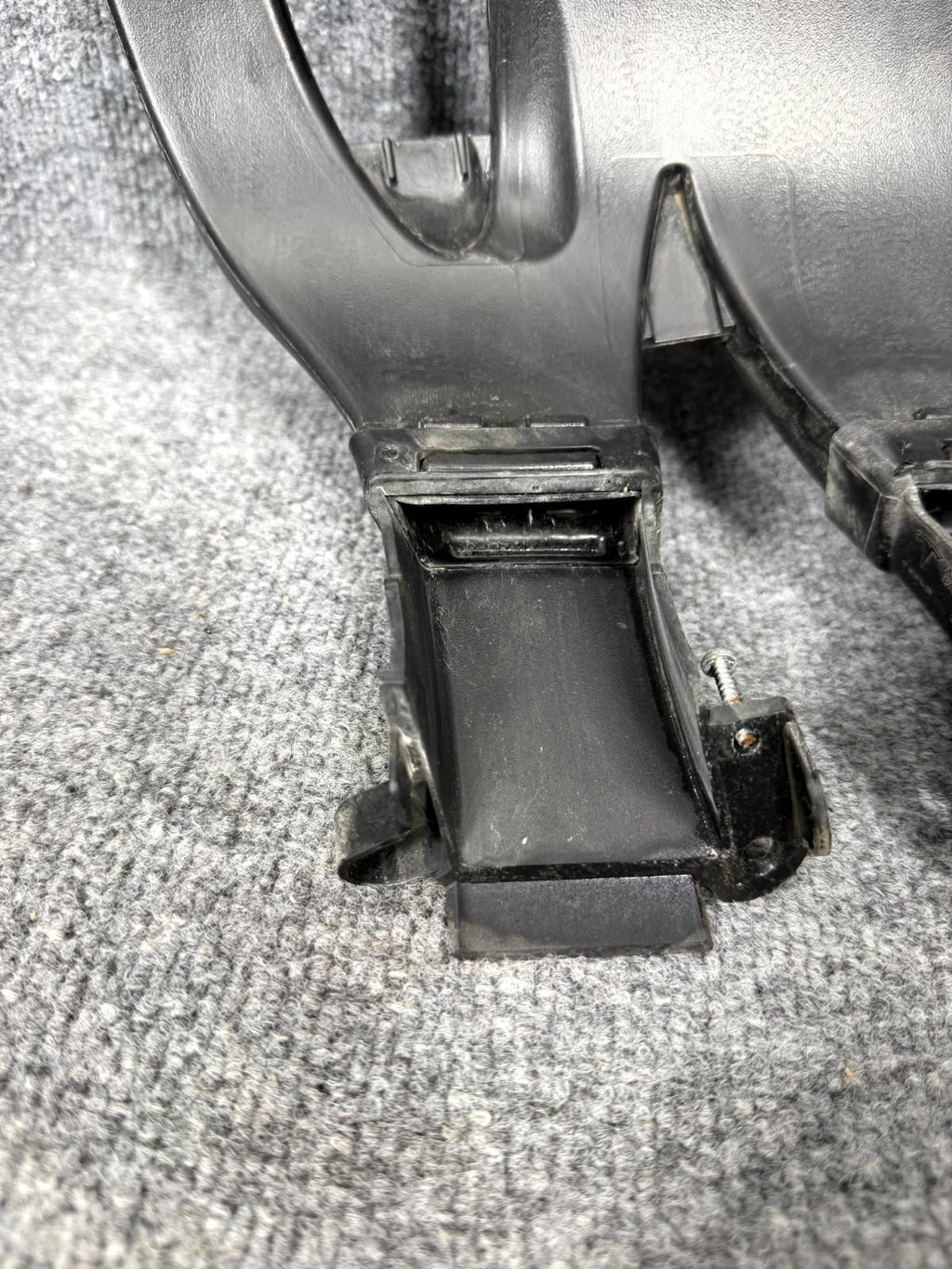 2016-2020 Tesla Model S Left Driver Side Air Duct Vent OEM, 1043927-00-E