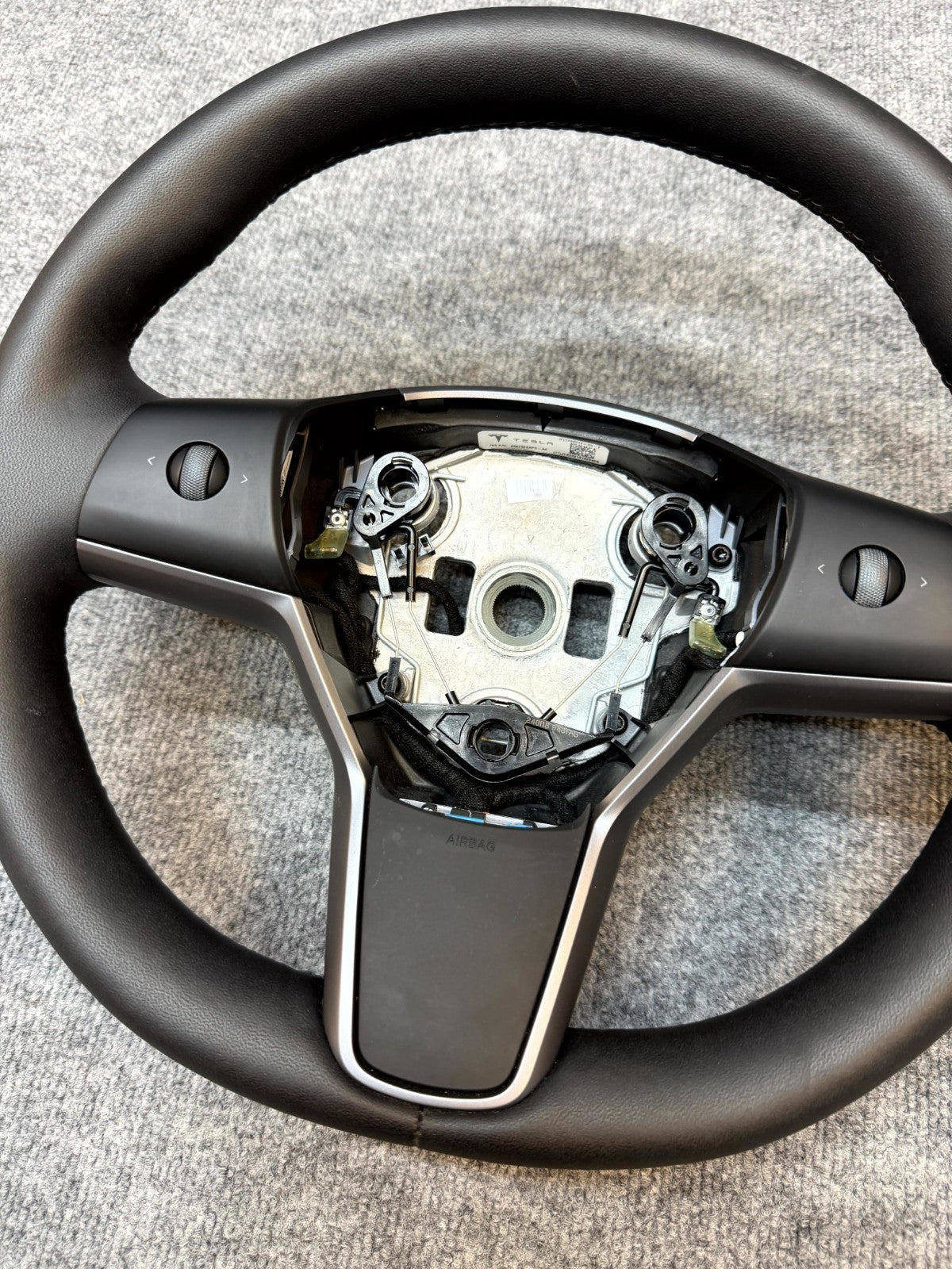 2020 - 2024 TESLA MODEL Y HEATED LEATHER STEERING WHEEL BLACK OEM, 1490214-00-B