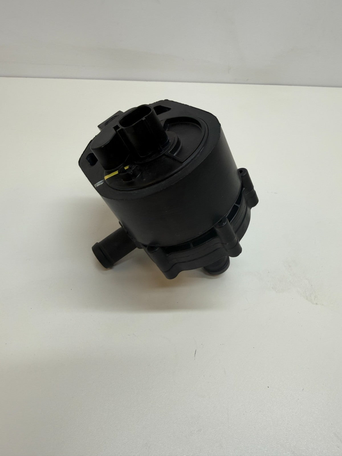 2012-2020 Tesla S Electric Auxiliary Coolant Water Pump w/ Bracket 1057235-00-G