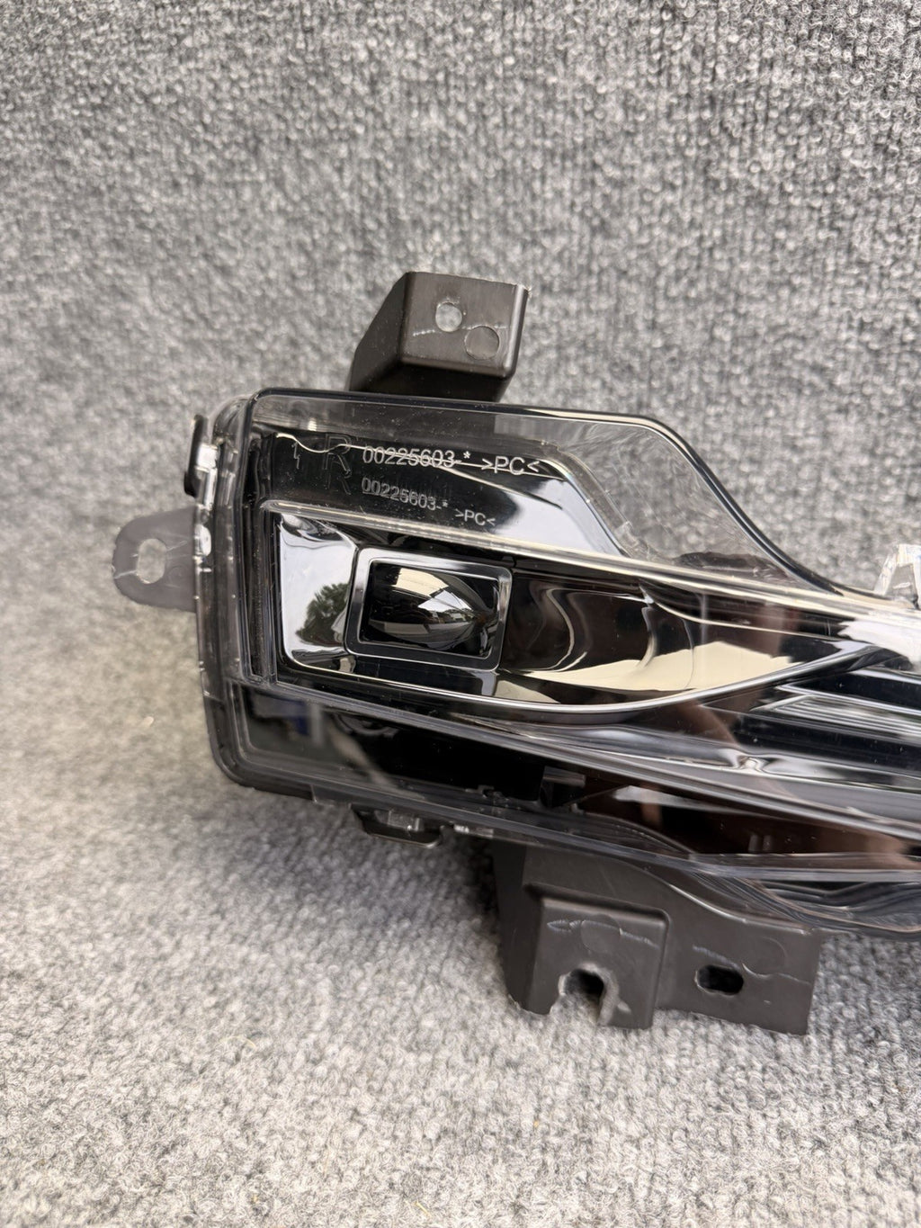 2017-2024 Tesla Model 3 Y Front Right Hand 2-Pin Fog Light 1507929-00-D OEM