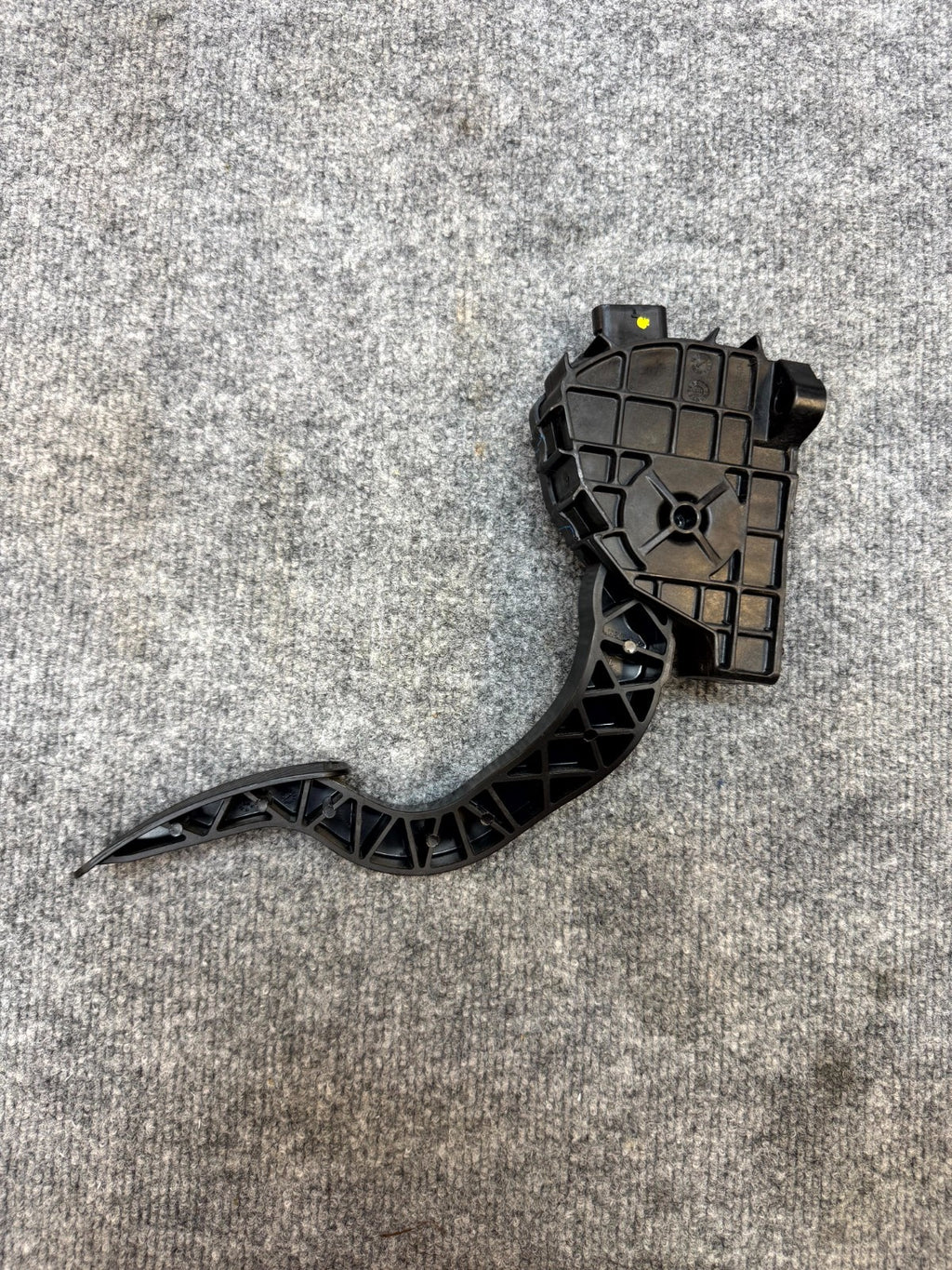 2017 - 2023 TESLA MODEL 3 GAS PEDAL ACCELERATOR THROTTLE SENSOR OEM