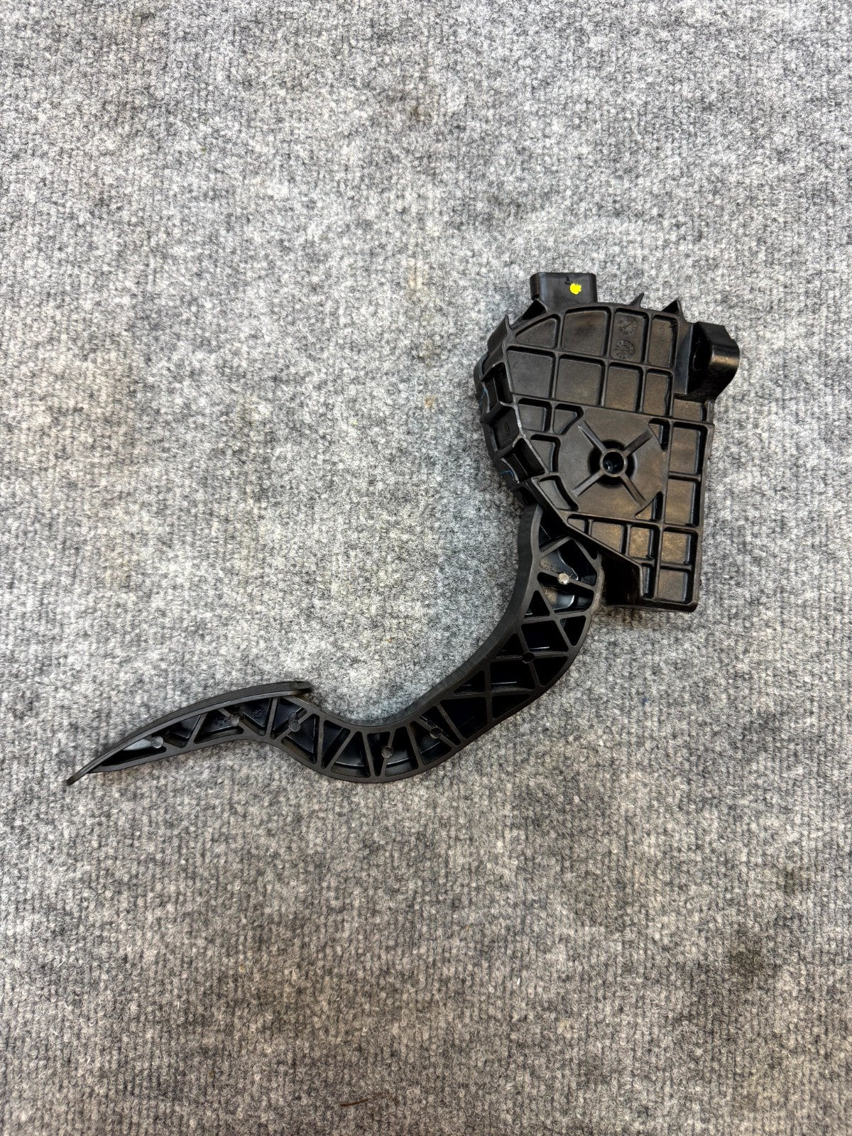 2017 - 2023 TESLA MODEL 3 GAS PEDAL ACCELERATOR THROTTLE SENSOR OEM