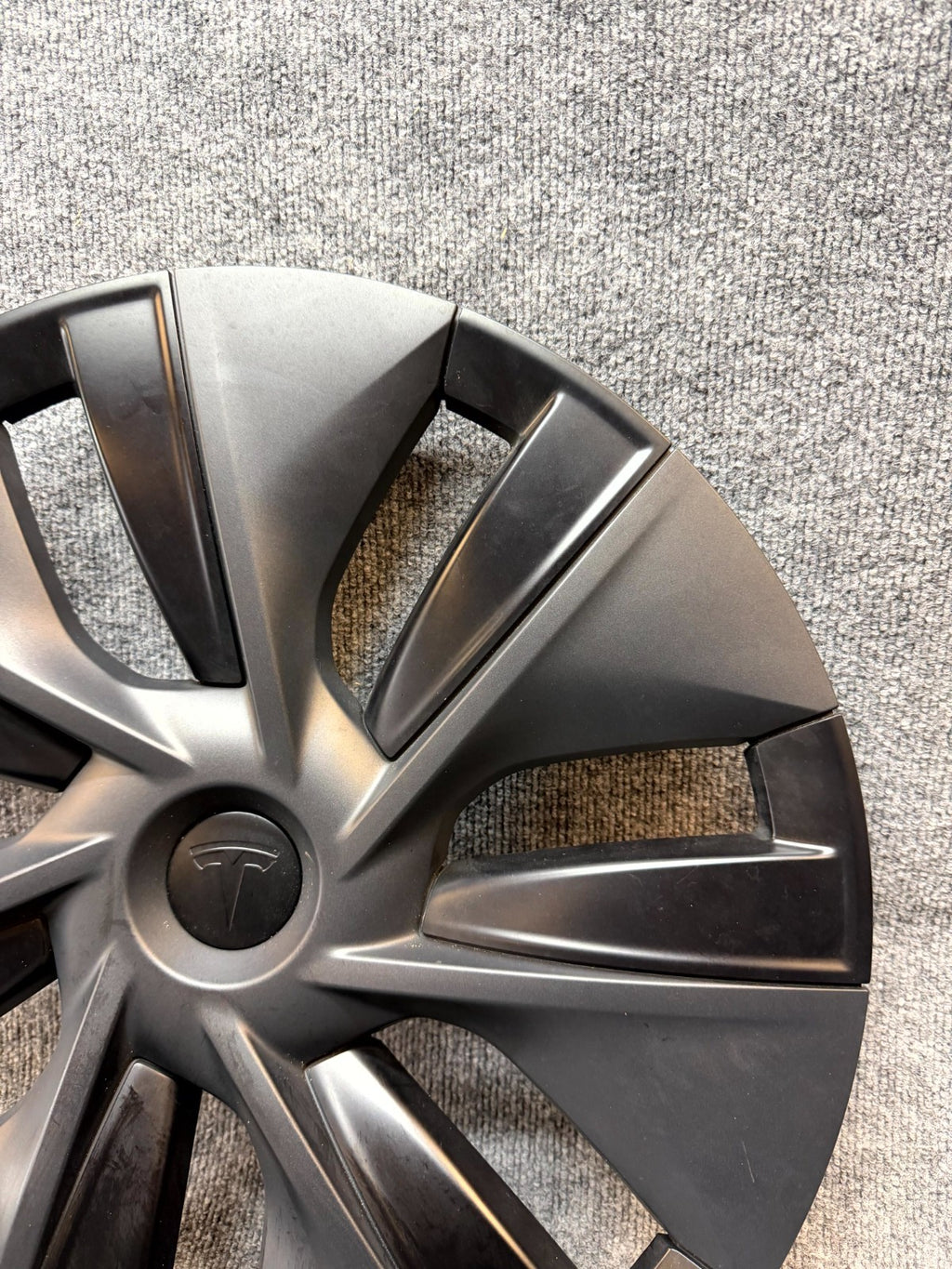 2020 - 2024 TESLA MODEL Y GEMINI WHEEL RIM HUBCAP COVER OEM, 1044235-00-C