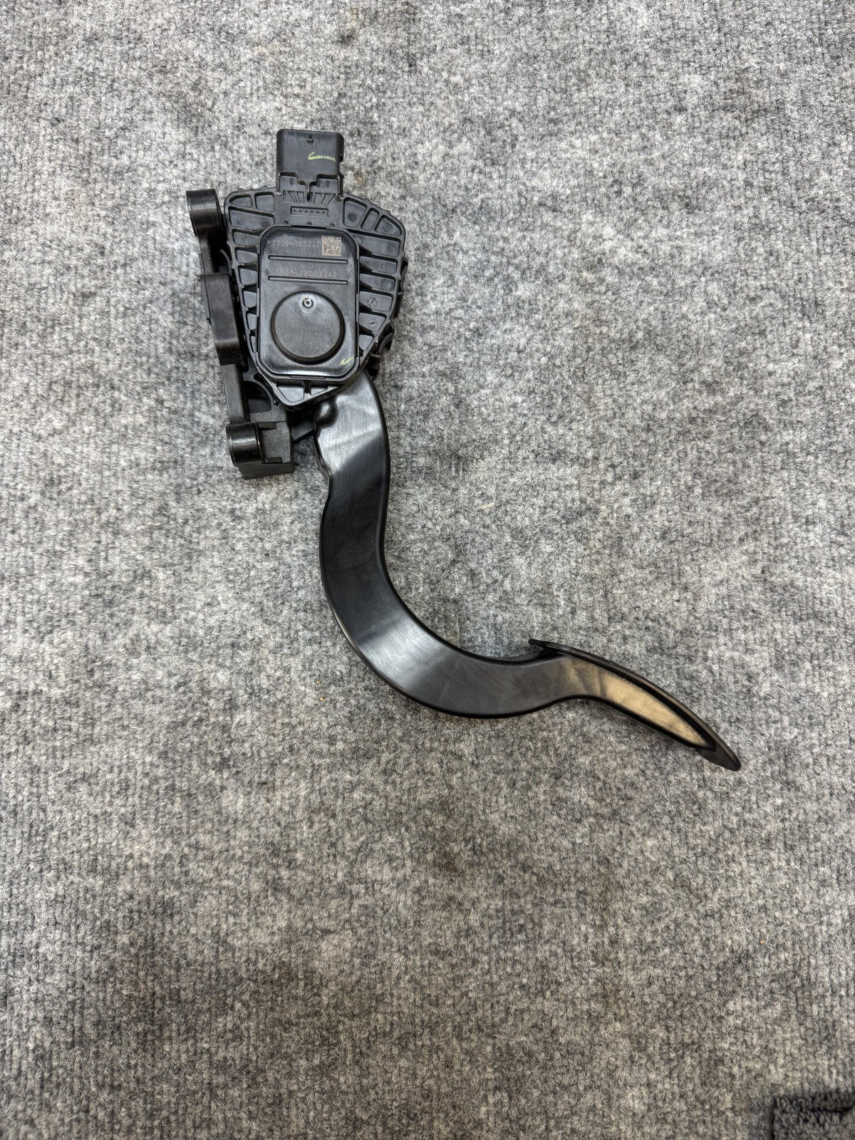 2020 - 2024 TESLA MODEL Y GAS PEDAL ACCELERATOR THROTTLE SENSOR OEM 1188695-00-A