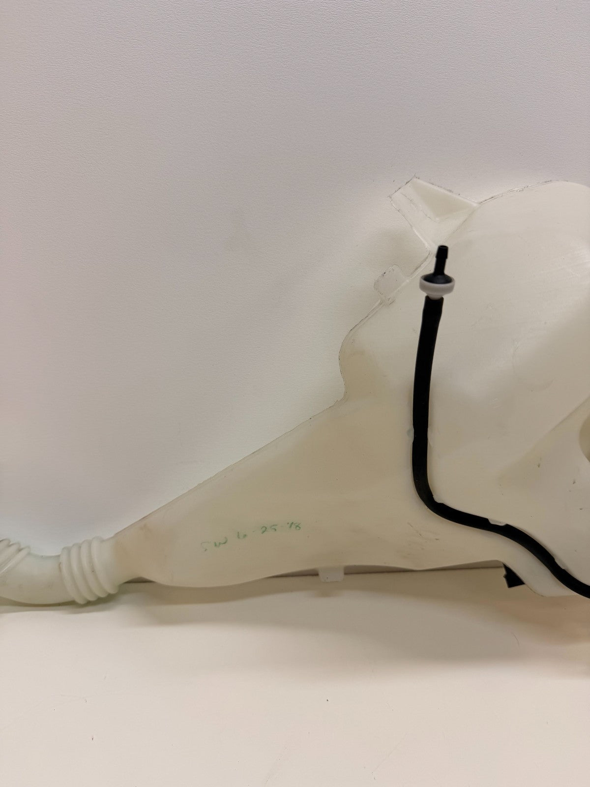 2012-2020 TESLA MODEL S WIPER WASHER RESERVOIR TANK BOTTLE 1005400-00-D