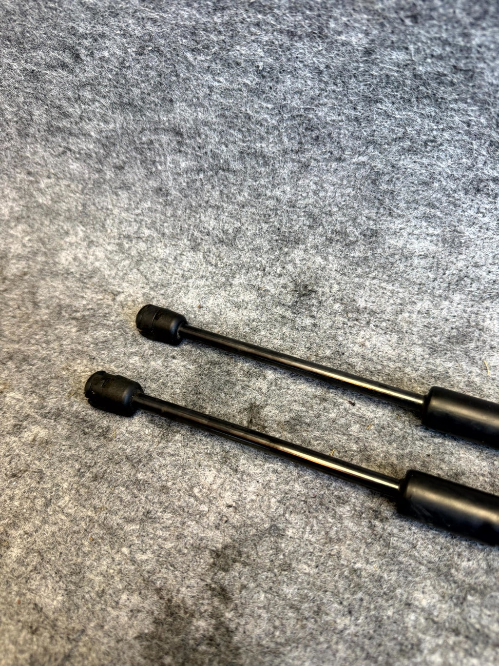♦️2017–2023 TESLA MODEL 3 FRONT LEFT & RIGHT HOOD SHOCK STRUT OEM, 1091472-00-B
