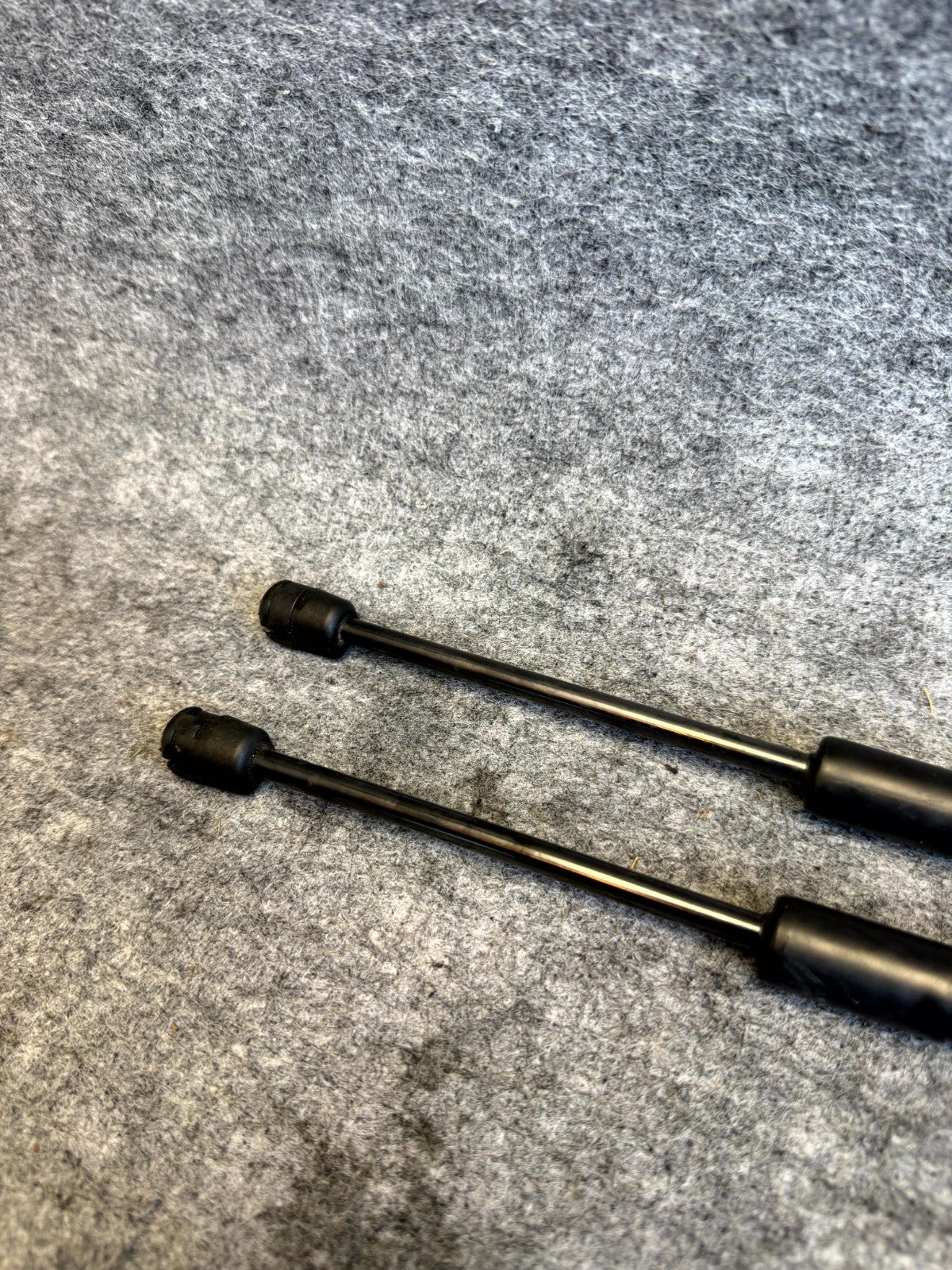 ♦️2017–2023 TESLA MODEL 3 FRONT LEFT & RIGHT HOOD SHOCK STRUT OEM, 1091472-00-B