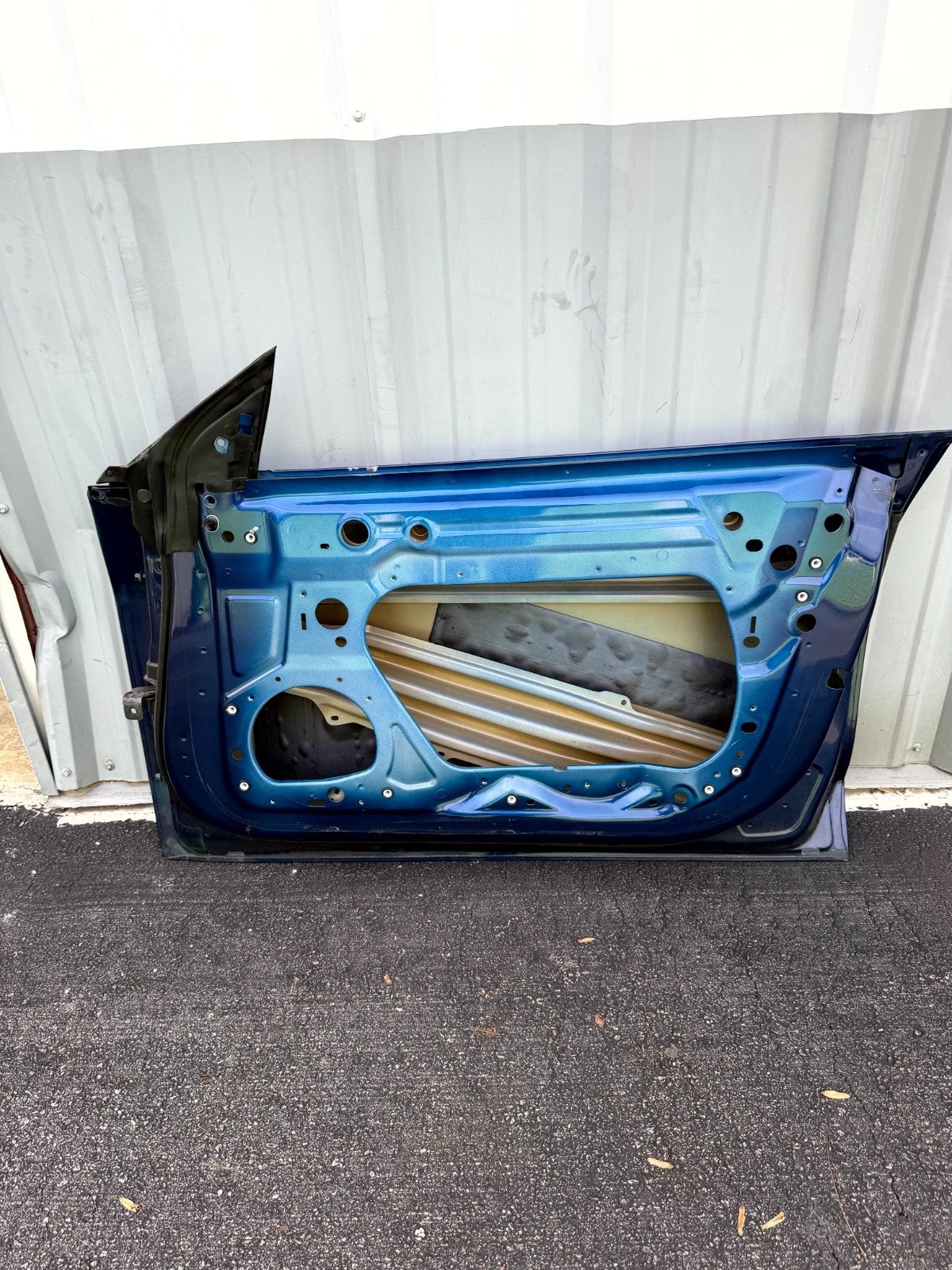 ♦️17–23 TESLA MODEL 3 FRONT RIGHT PASSENGER SIDE DOOR SHELL OEM, 1081420-E0-C