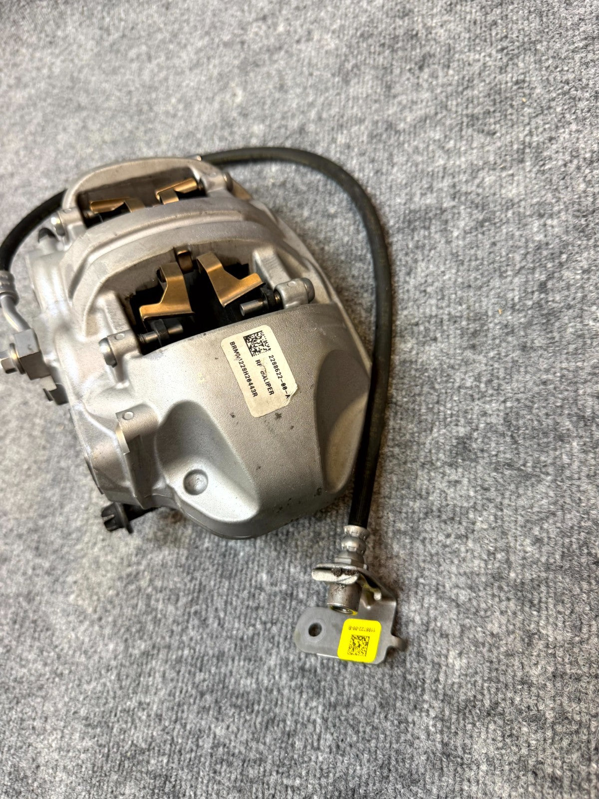 20-24 TESLA MODEL Y FRONT RIGHT BRAKE CALIPER W/BREAK HOSE LINE OEM,2288622-00-A