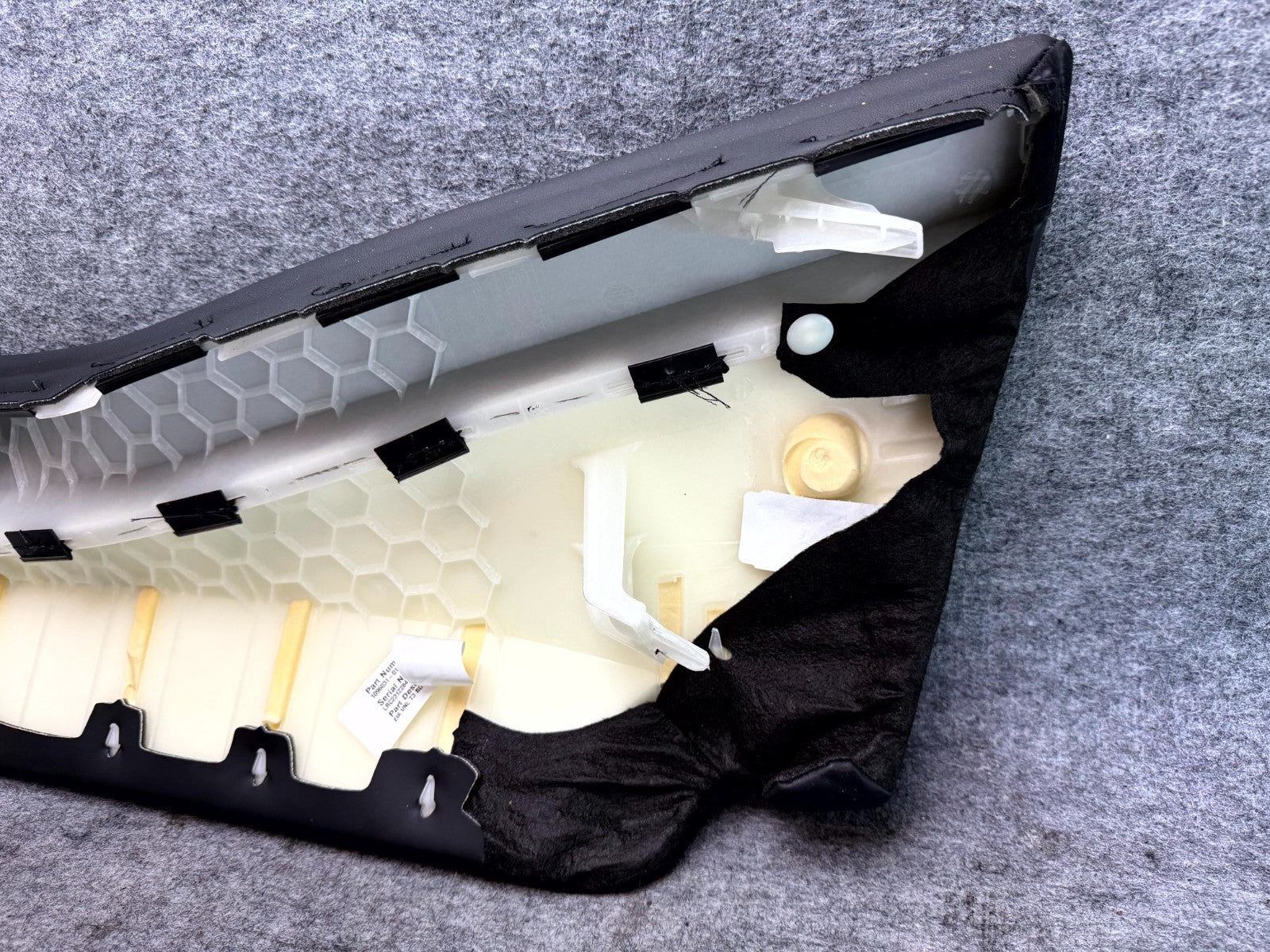 ♦️2017-2023 TESLA MODEL 3 REAR RIGHT SEAT BOLSTER TRIM CUSHION OEM, 1096031-01-J