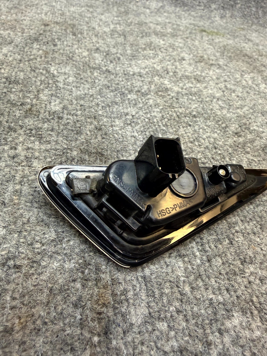 2017–2020 TESLA MODEL 3 RIGHT SIDE FENDER CAMERA SIGNAL OEM, 1125107-77-E