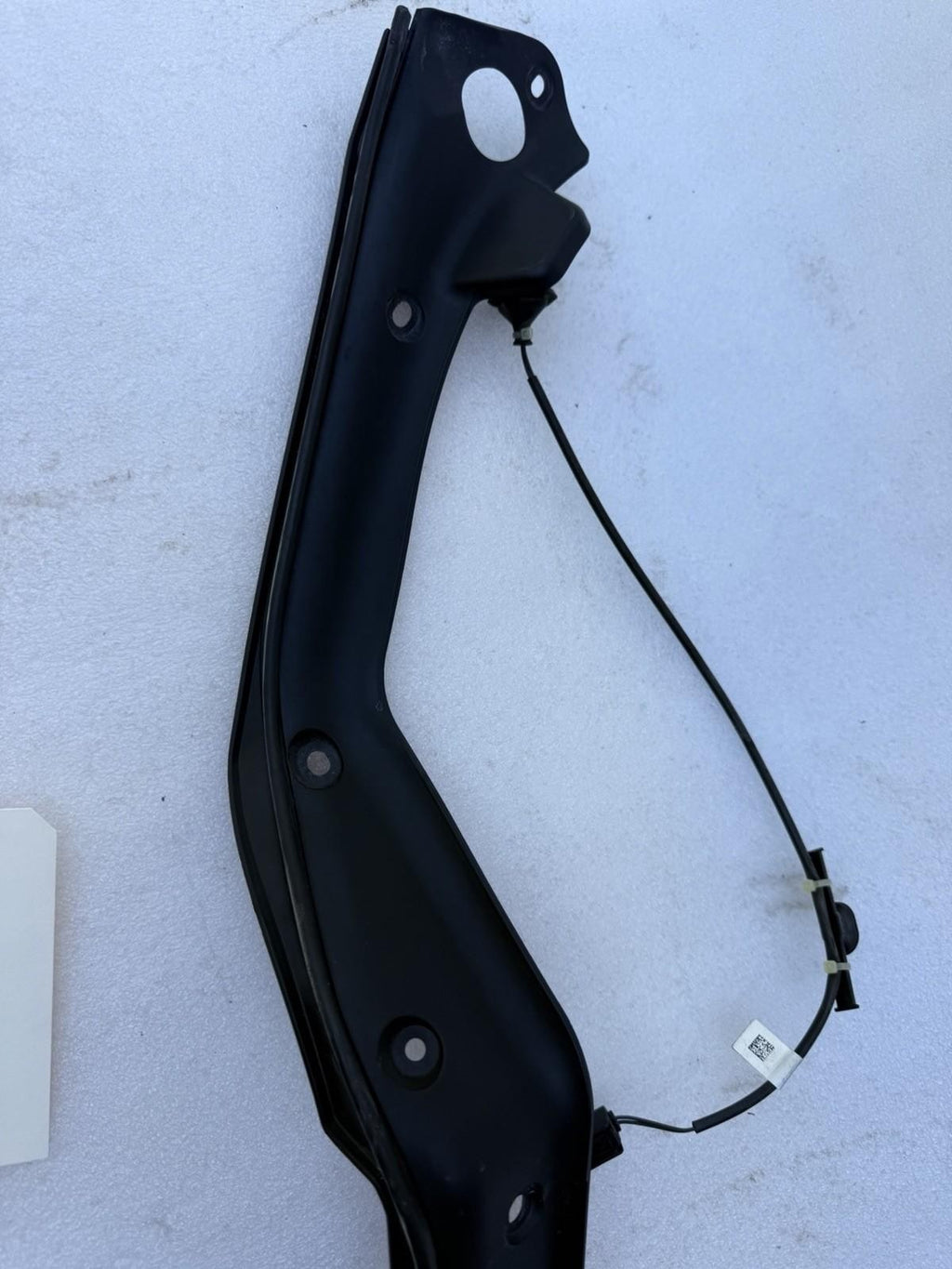 ♦️2016-2020 TESLA MODEL X REAR RIGHT DOOR PINCH SENSOR CARRIER OEM, 1041595-00-E