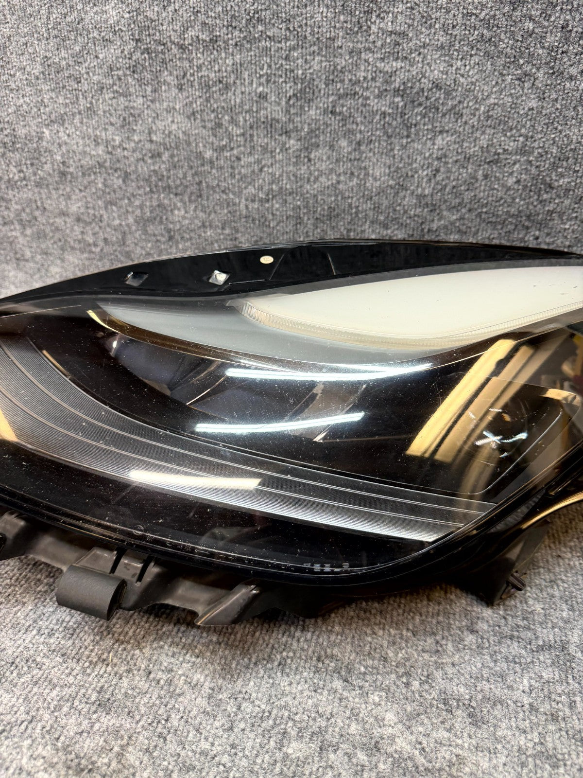 2020-2024 TESLA MODEL Y LEFT HEADLIGHT PROJECTOR MATRIX 2ND GEN OEM, 151495200C