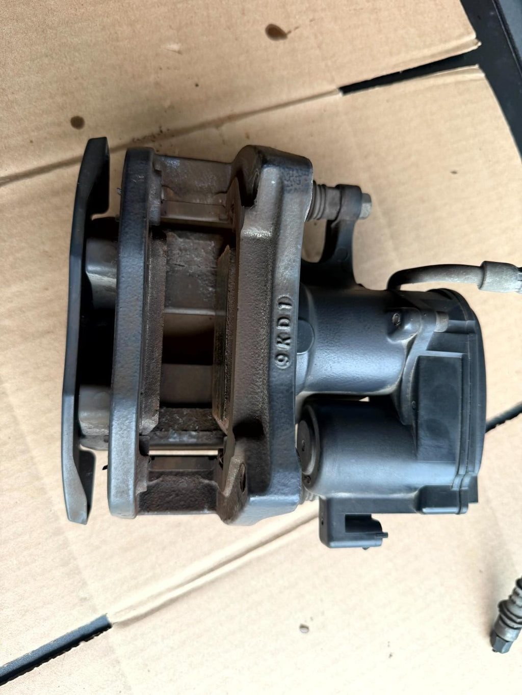 ♦️2016-2020 TESLA MODEL X S REAR LEFT SIDE BRAKE CALLIPER OEM, 1078541-00-B