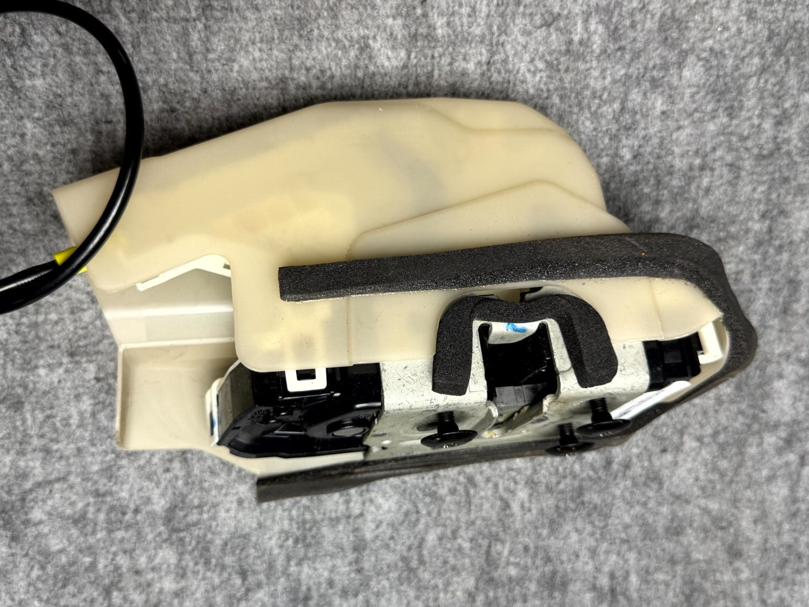 ♦️17-23 TESLA MODEL 3 REAR RIGHT PASS SIDE DOOR LOCK ACTUATOR OEM, 1068969-00-L