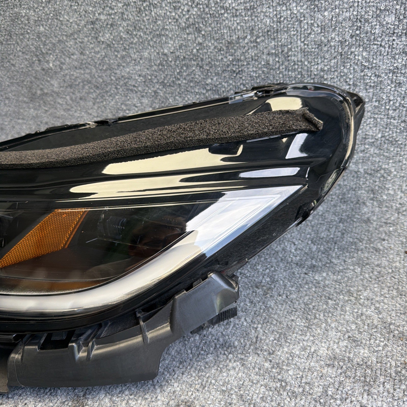 2024-2025 TESLA MODEL 3 HEADLIGHT OEM LEFT LH DRIVER SIDE LED 1694086-00-G