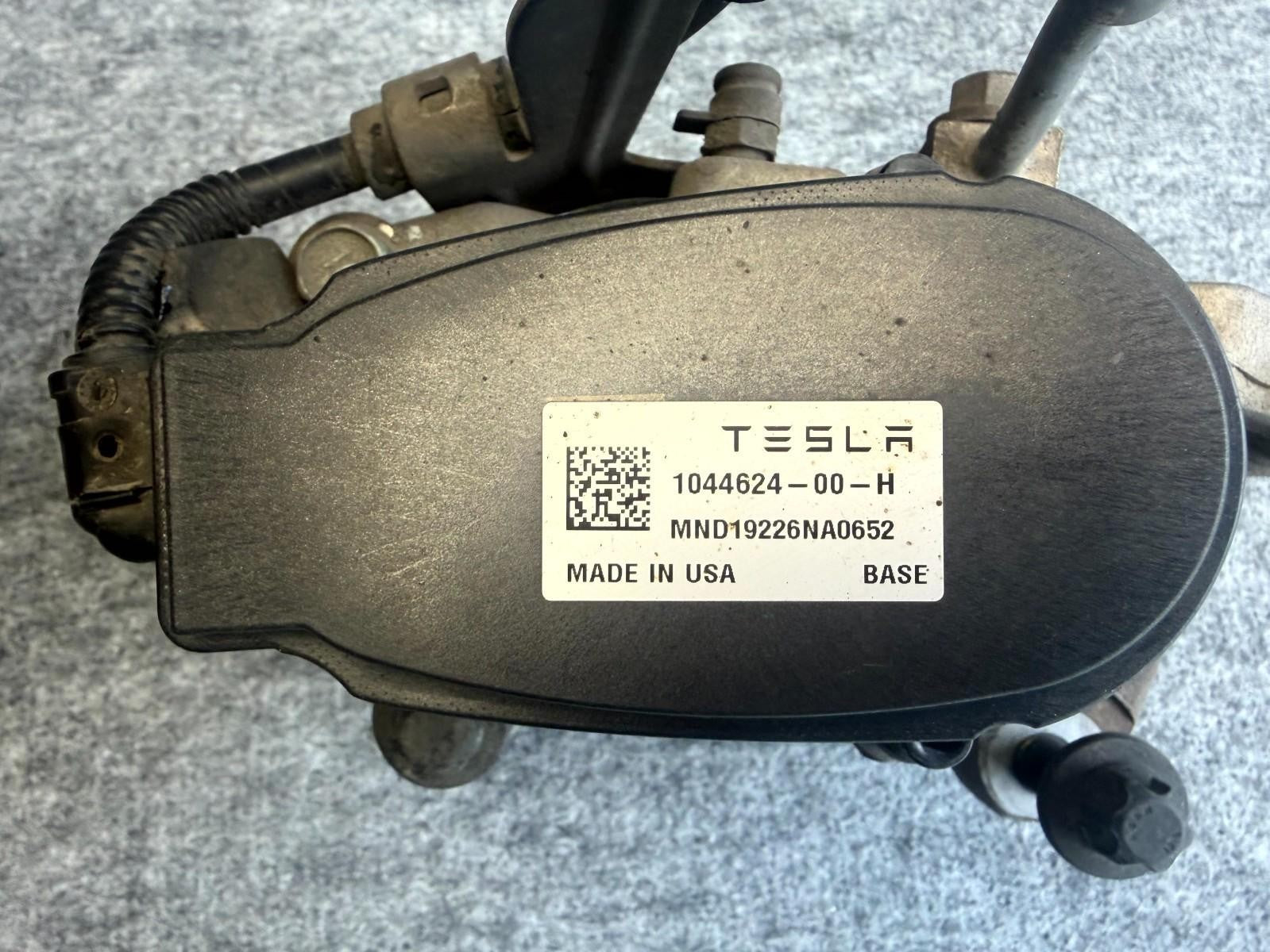 ♦️2017-2023 TESLA MODEL 3 Y RIGHT PASSENGER SIDE BRAKE CALIPER OEM, 1044624-00-H