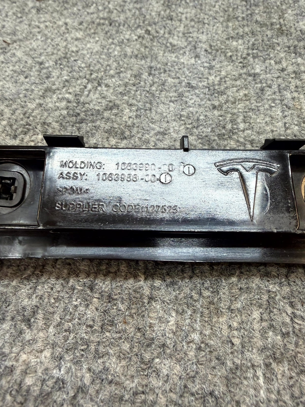 17 - 23 TESLA MODEL 3 REAR LEFT BUMPER LOWER SUPPORT RETAINER OEM, 1083990-00-I