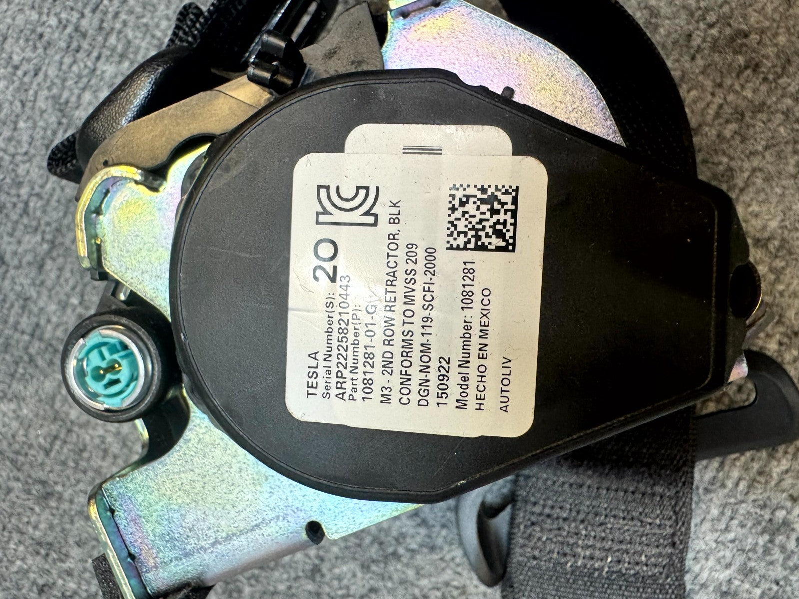 2017 - 2023 TESLA MODEL 3 REAR RIGHT / LEFT SEAT BELT RETRACTOR OEM 1081281-01-G