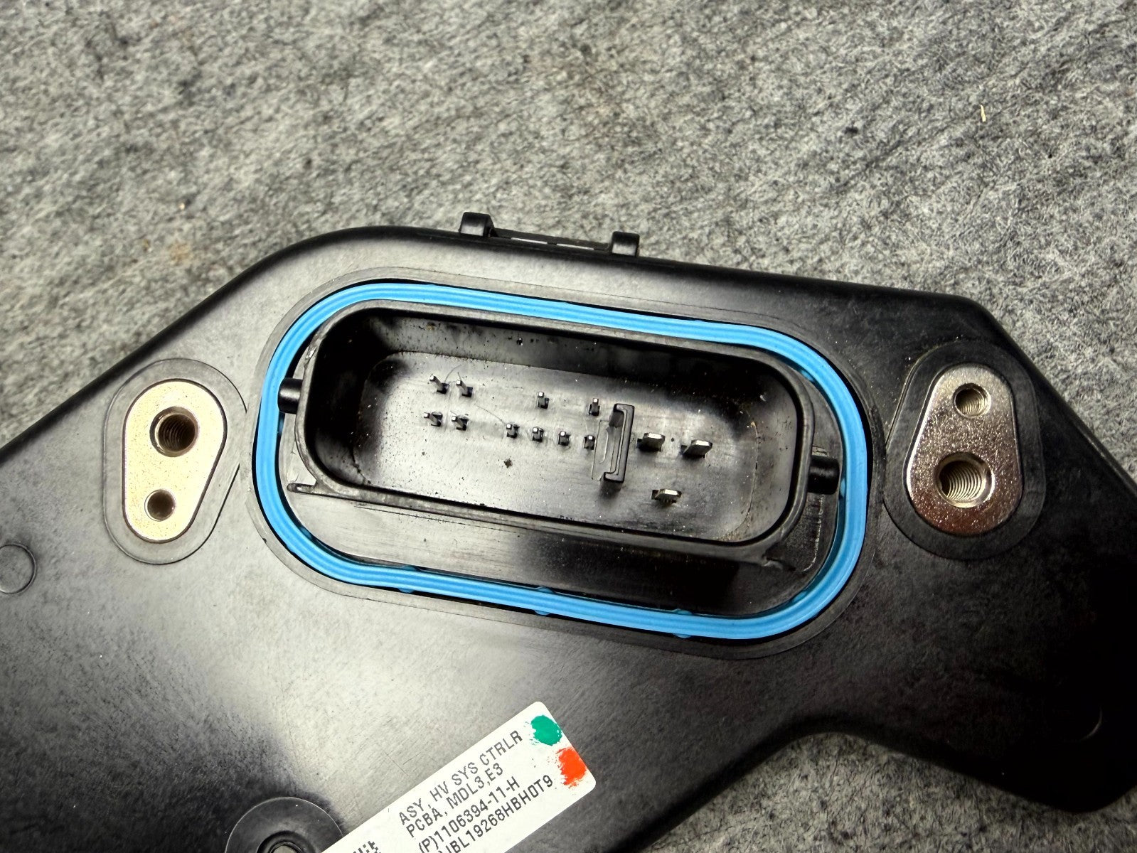 ♦️17-23 TESLA MODEL 3 HIGH VOLTAGE BATTERY CONTROLLER BRACKET OEM, 1106394-11-H