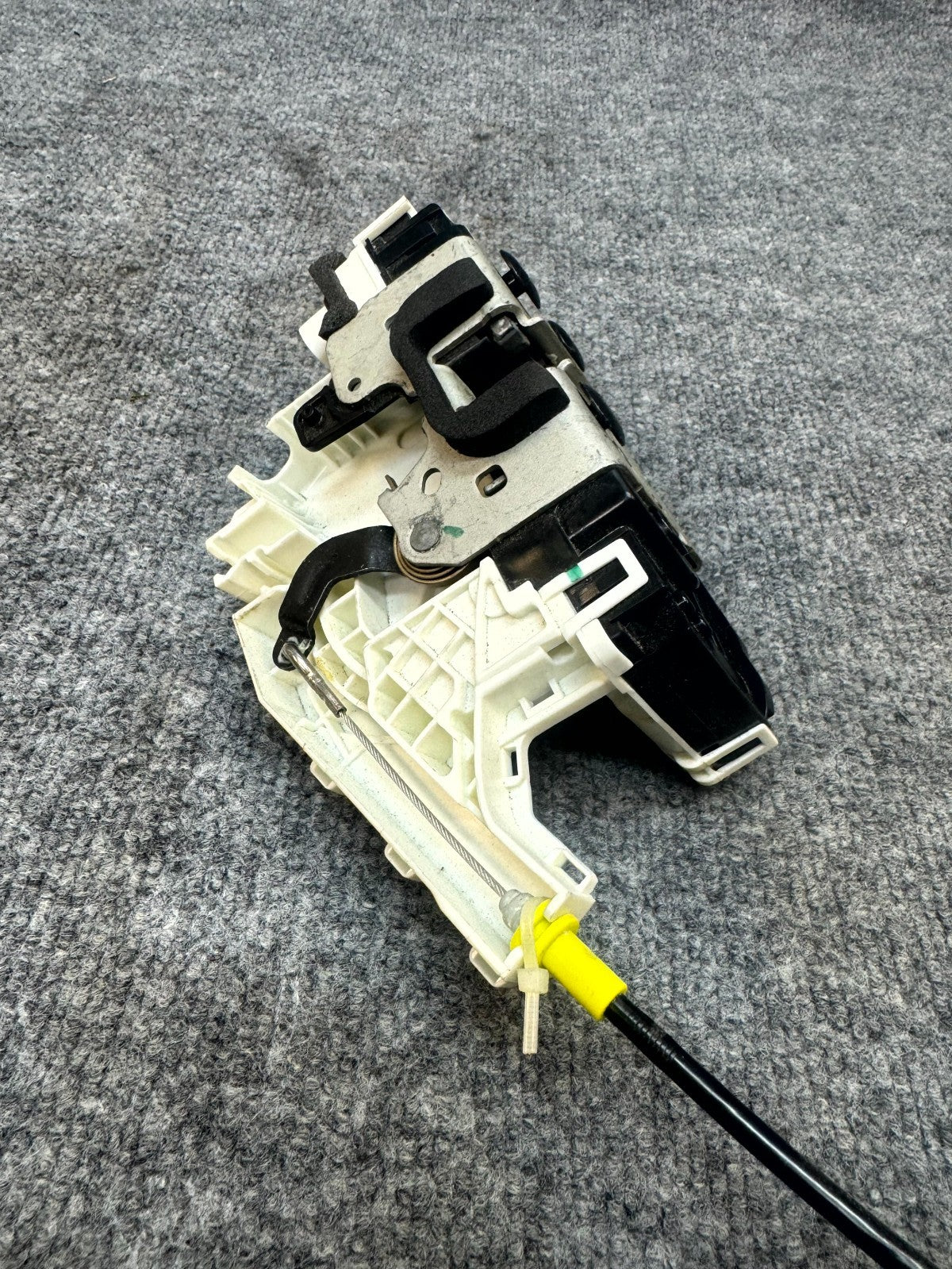 2020 - 2024 TESLA MODEL Y REAR RIGHT SIDE DOOR LOCK ACTUATOR OEM, 1500675-00-A