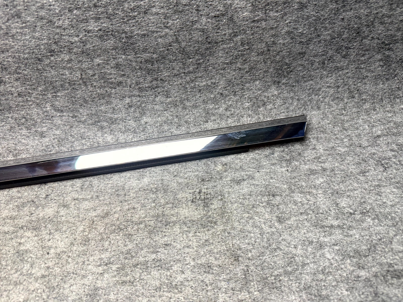 ♦️12-20 TESLA MODEL S FRONT LEFT SIDE DOOR WINDOW MOLDING TRIM OEM, 6009599-00-C