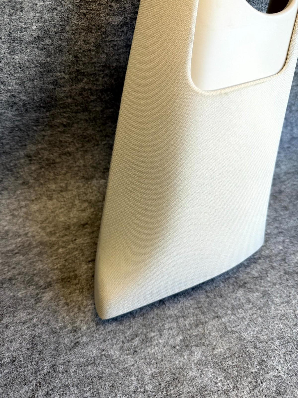 ♦️17-23 TESLA MODEL 3 UPPER RIGHT SIDE B-PILLAR TRIM COVER OEM, 1086255-01-J