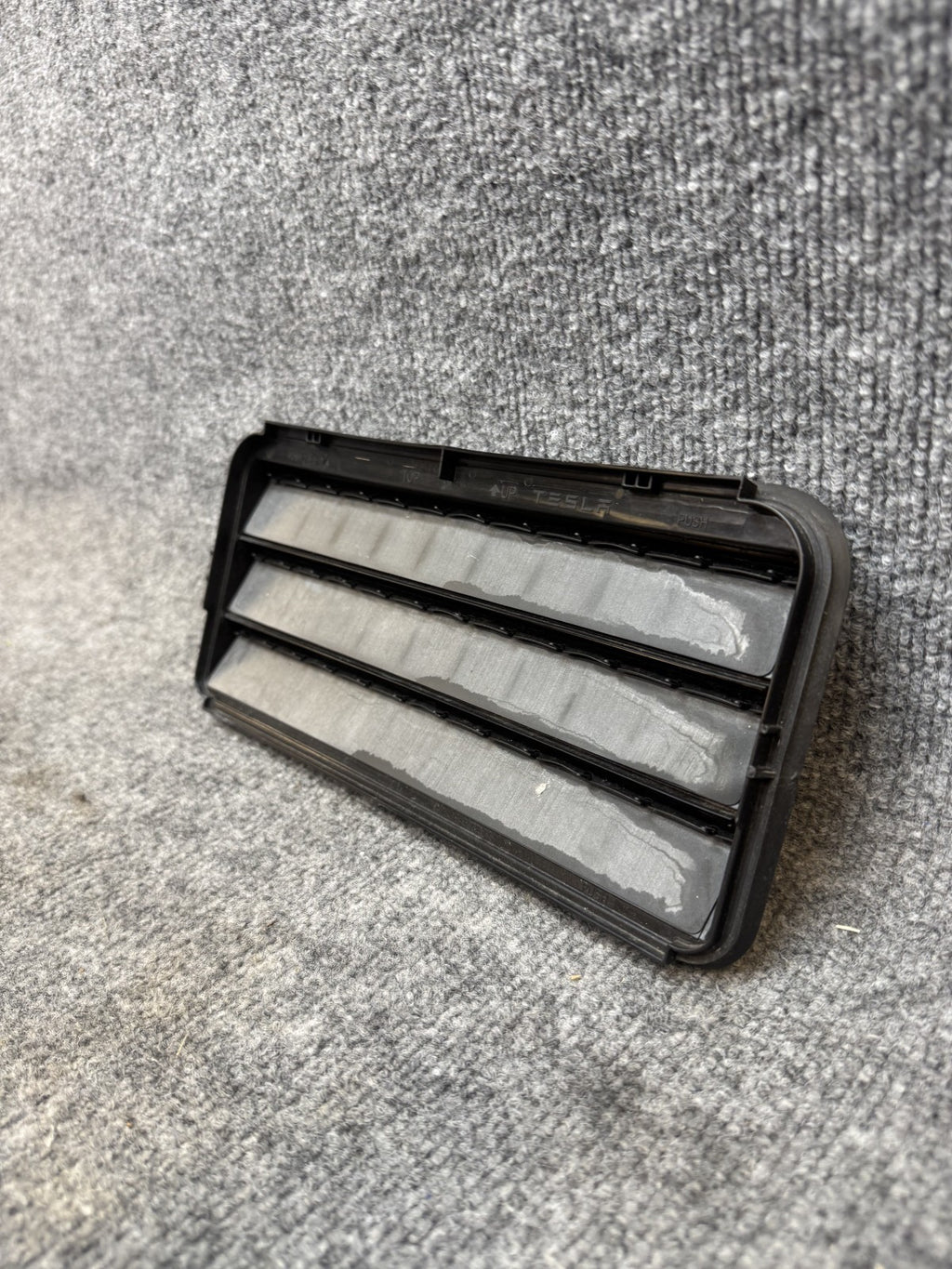 2020 – 2024 TESLA MODEL Y AIR EXTRACTOR CABIN VENT GRILLE OEM, 1098751-00-C