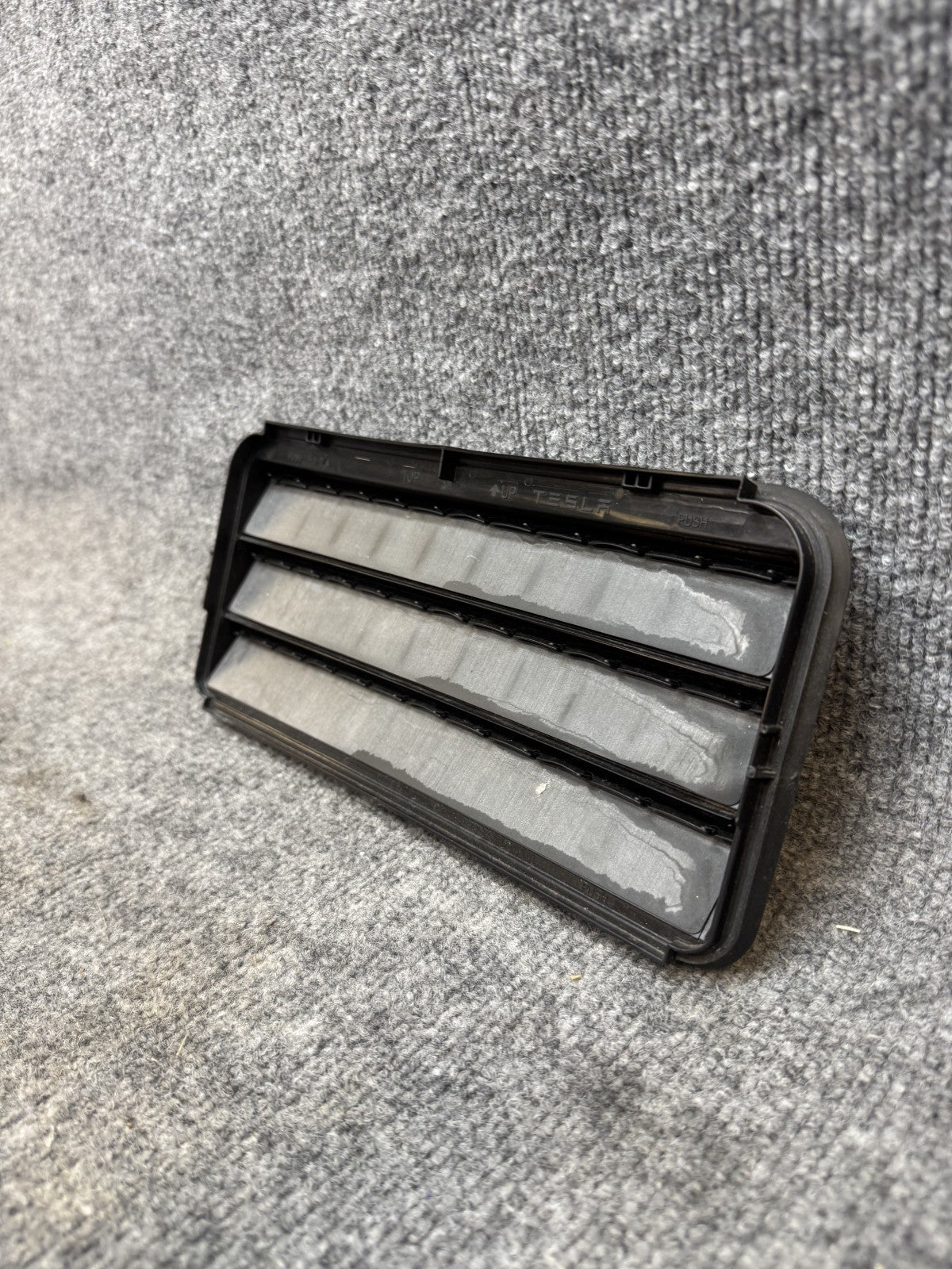 2020 – 2024 TESLA MODEL Y AIR EXTRACTOR CABIN VENT GRILLE OEM, 1098751-00-C
