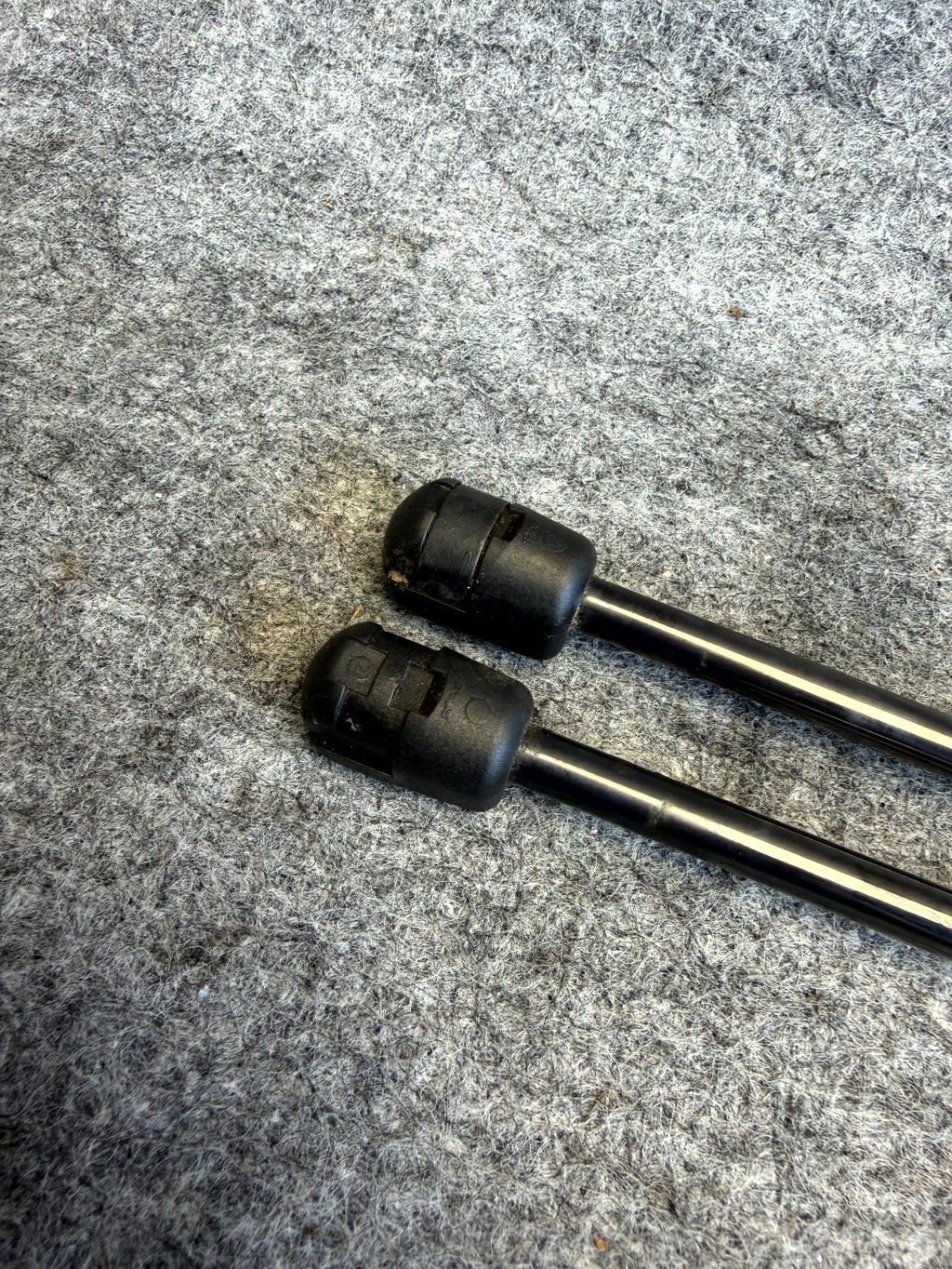 ♦️2017–2023 TESLA MODEL 3 FRONT LEFT & RIGHT HOOD SHOCK STRUT OEM, 1091472-00-B