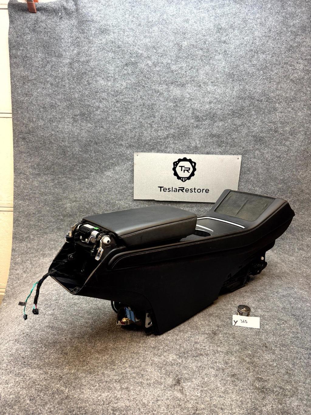 2020 - 2024 TESLA MODEL Y CENTER CONSOLE ARMREST CUPHOLDERS OEM, 1755501-70-C