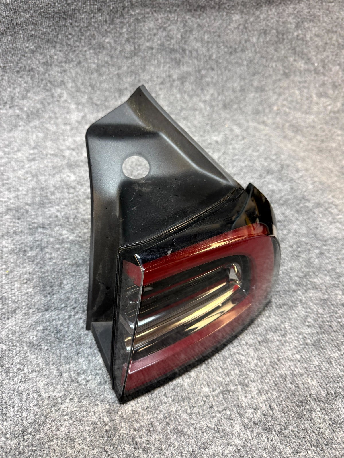 2017 - 2024 TESLA MODEL 3 Y REAR RIGHT PASSENGER SIDE TAILLIGHT OEM 1502087-00-D