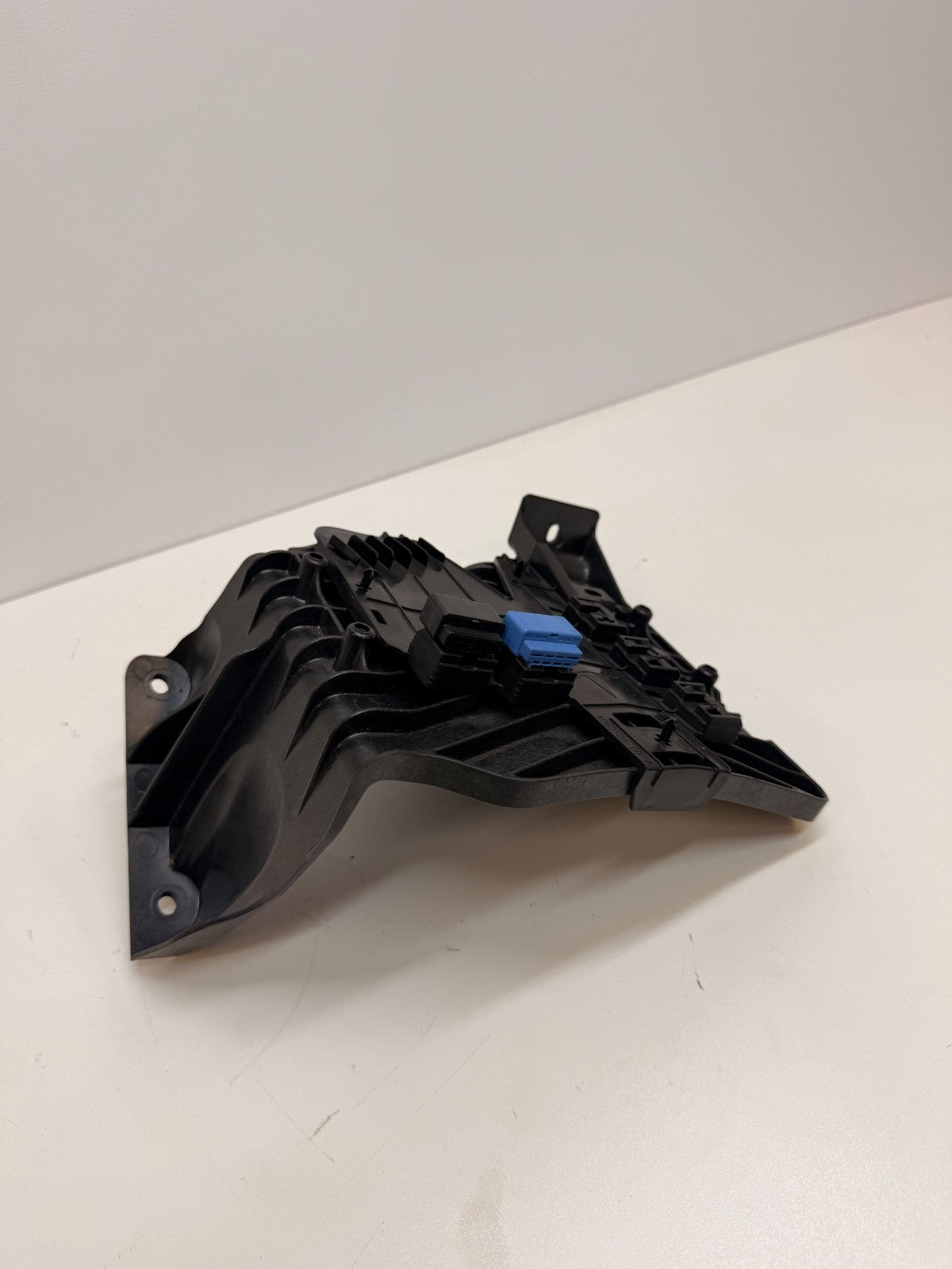 2012-2020 TESLA MODEL S AIR SUSPENSION CONTROL MODULE W/ BRACKET 1060989-00-C