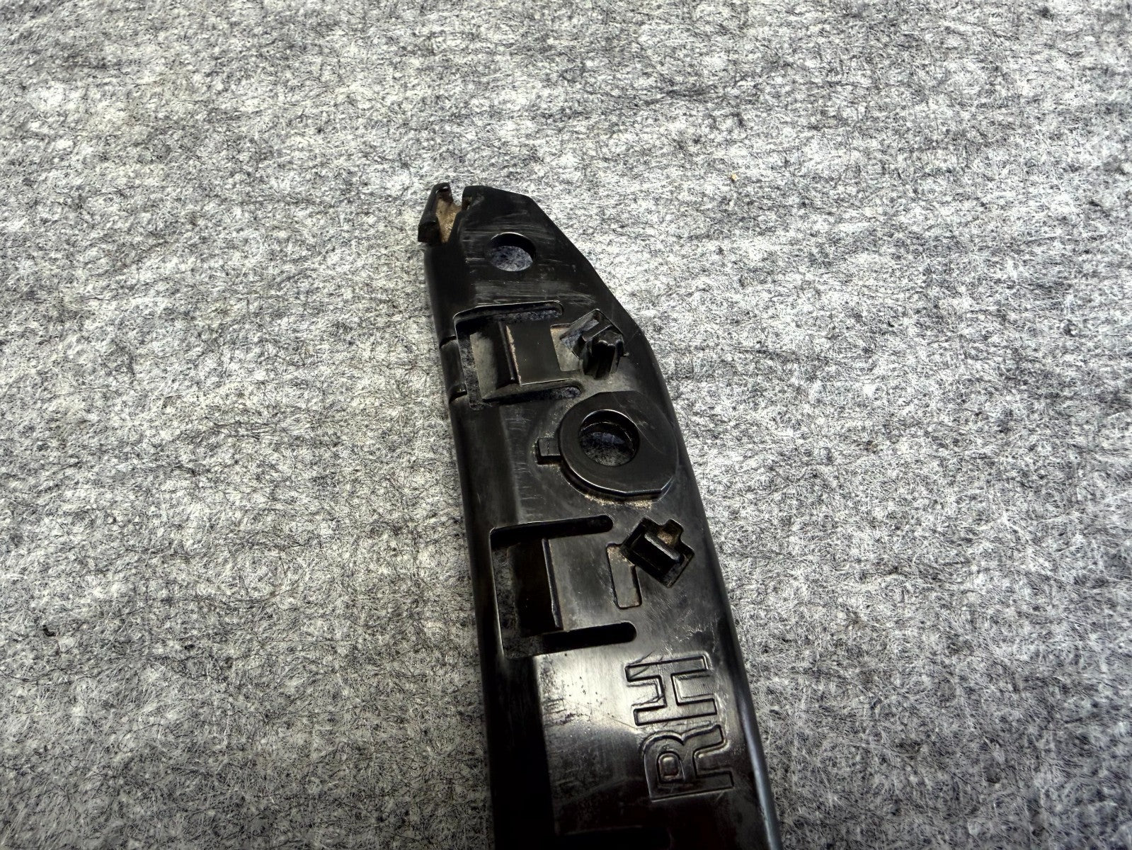 ♦️17 – 23 TESLA MODEL 3 FRONT RIGHT SIDE BUMPER FENDER BRACKET OEM, 1084182-00-E